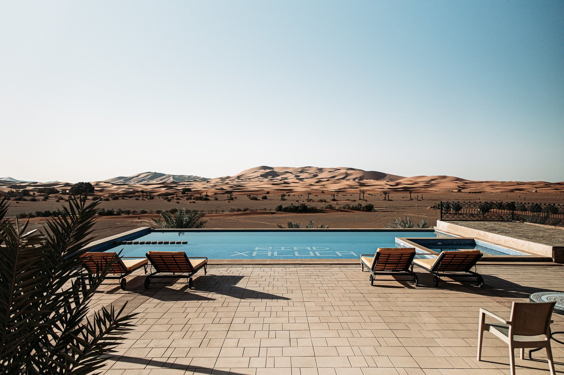 gray computer monitor