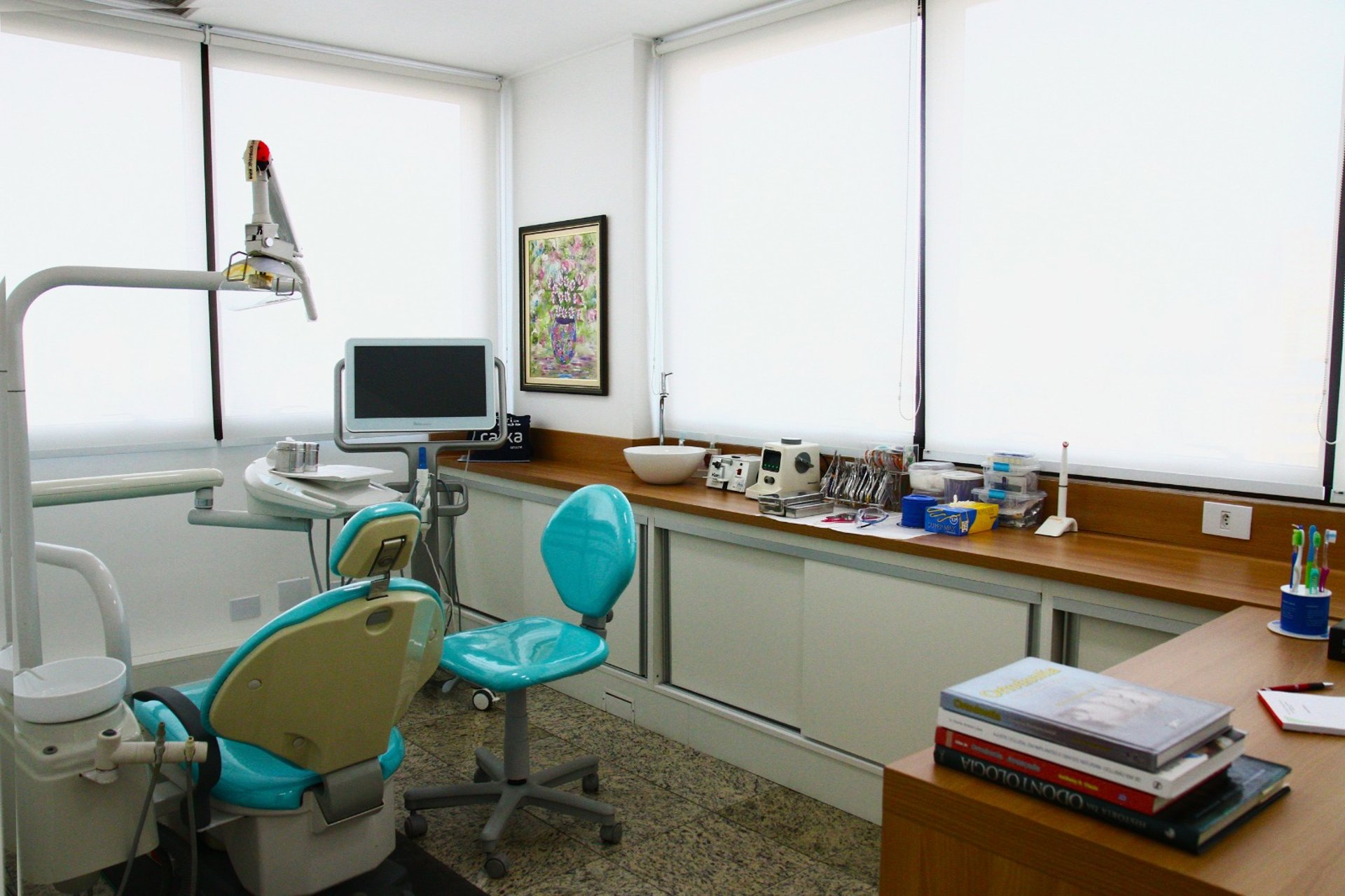 black and white bed linen