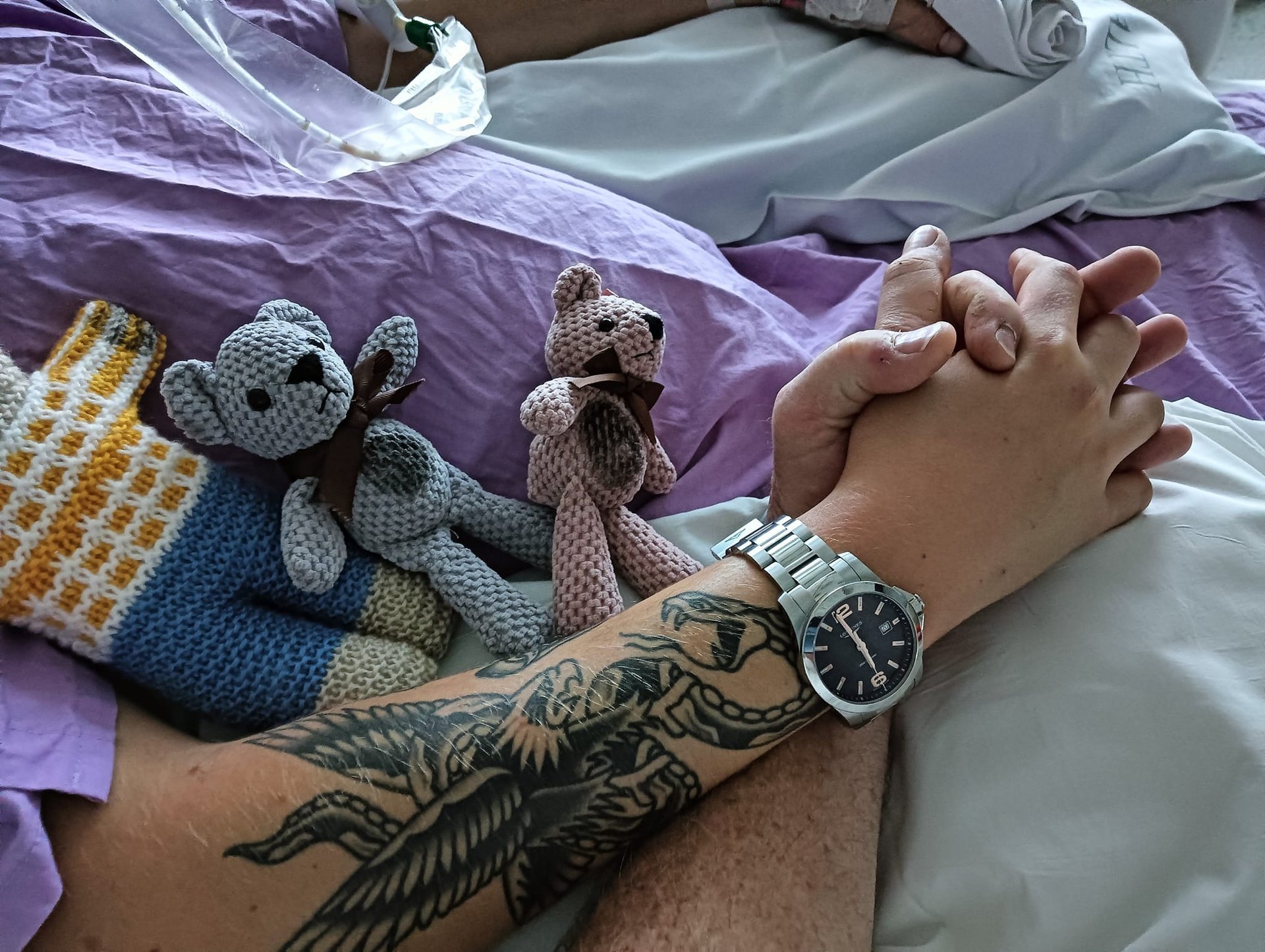 black and white bed linen