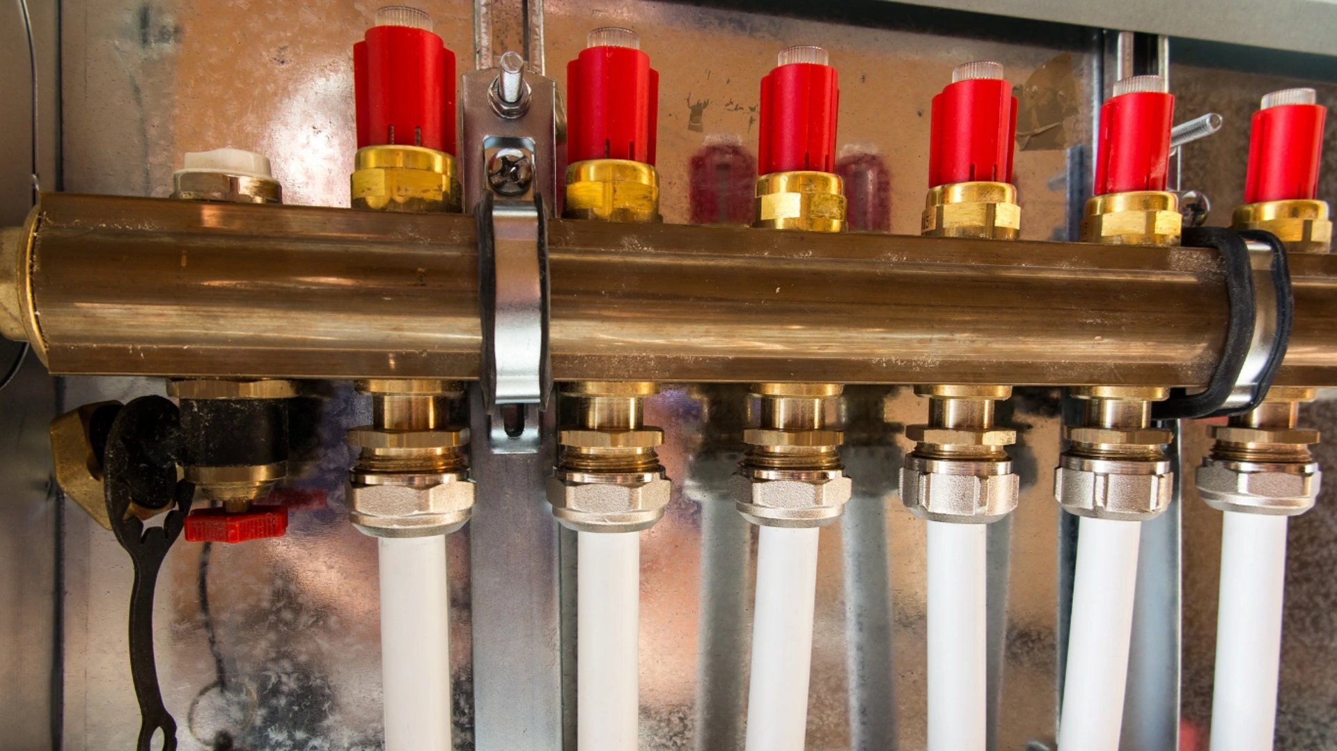 black and white bed linen