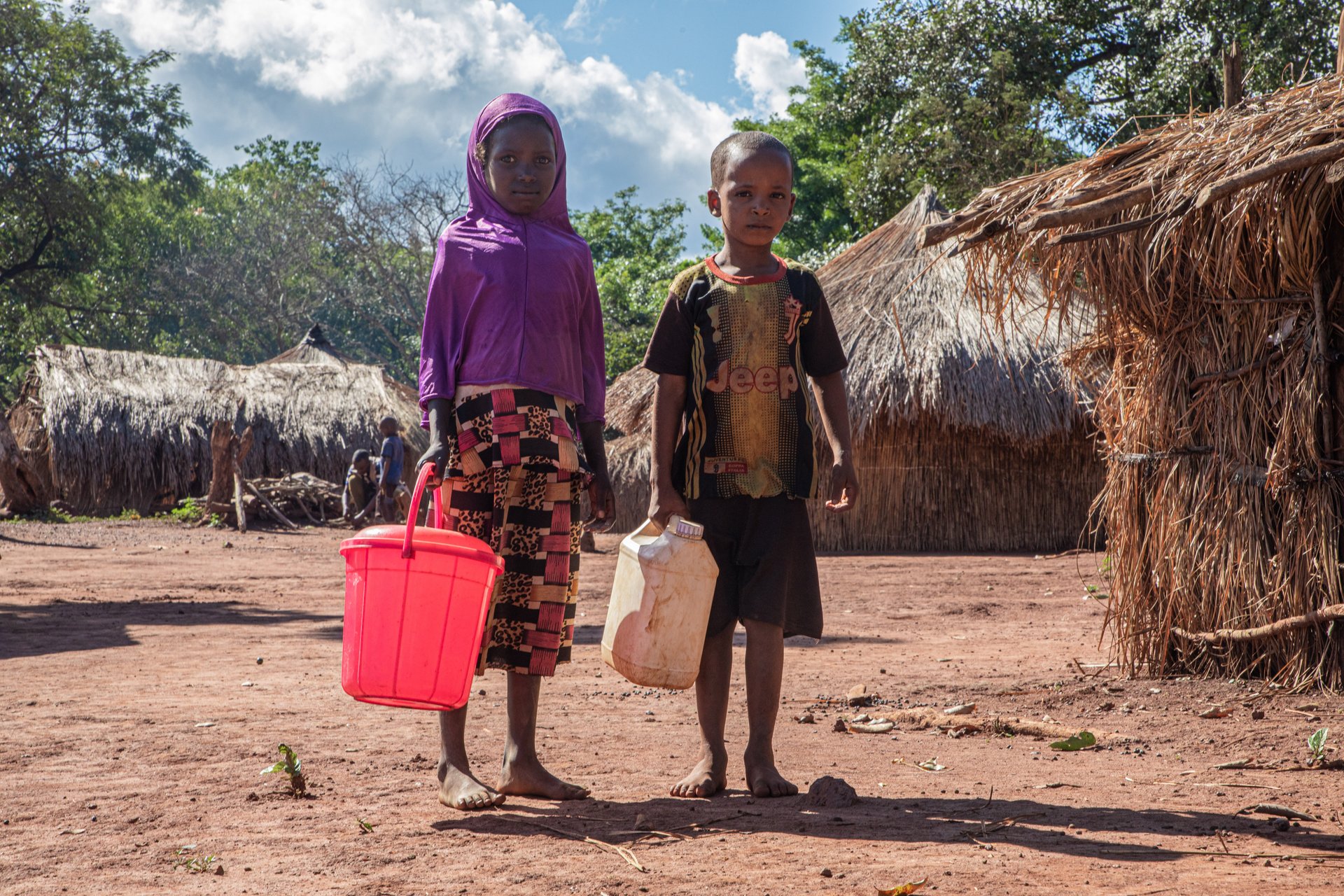 gray computer monitor