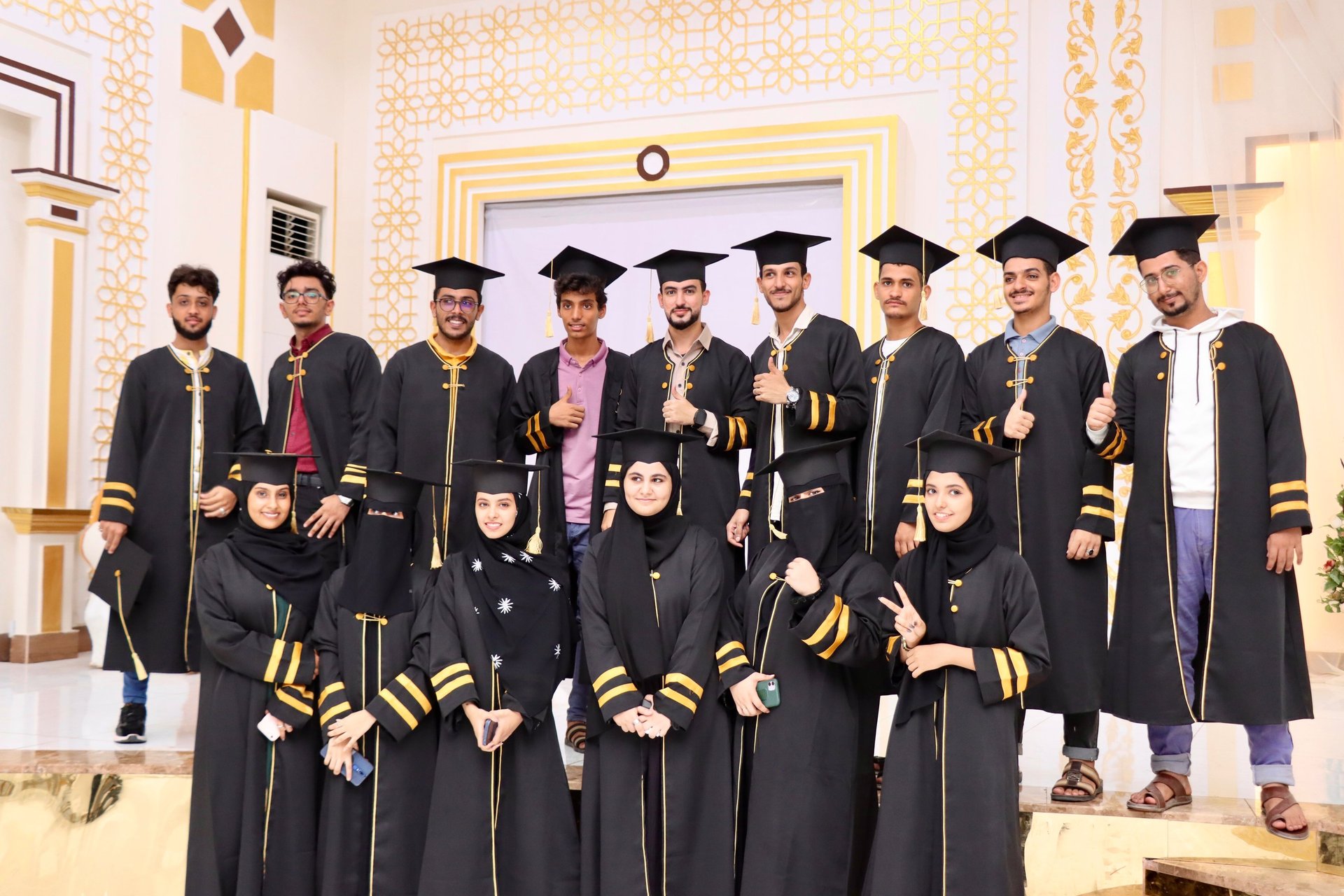 gray computer monitor