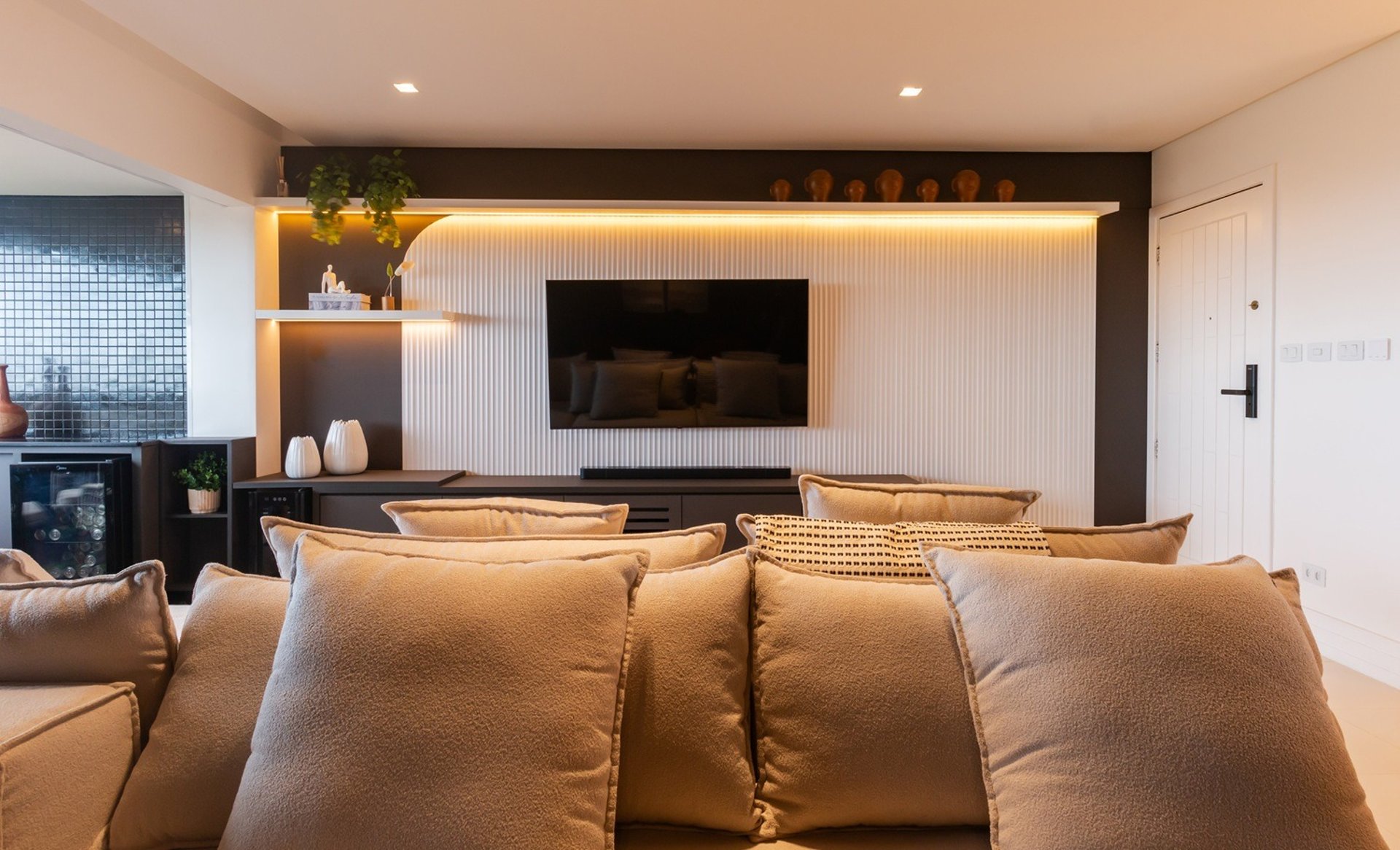 black and white bed linen