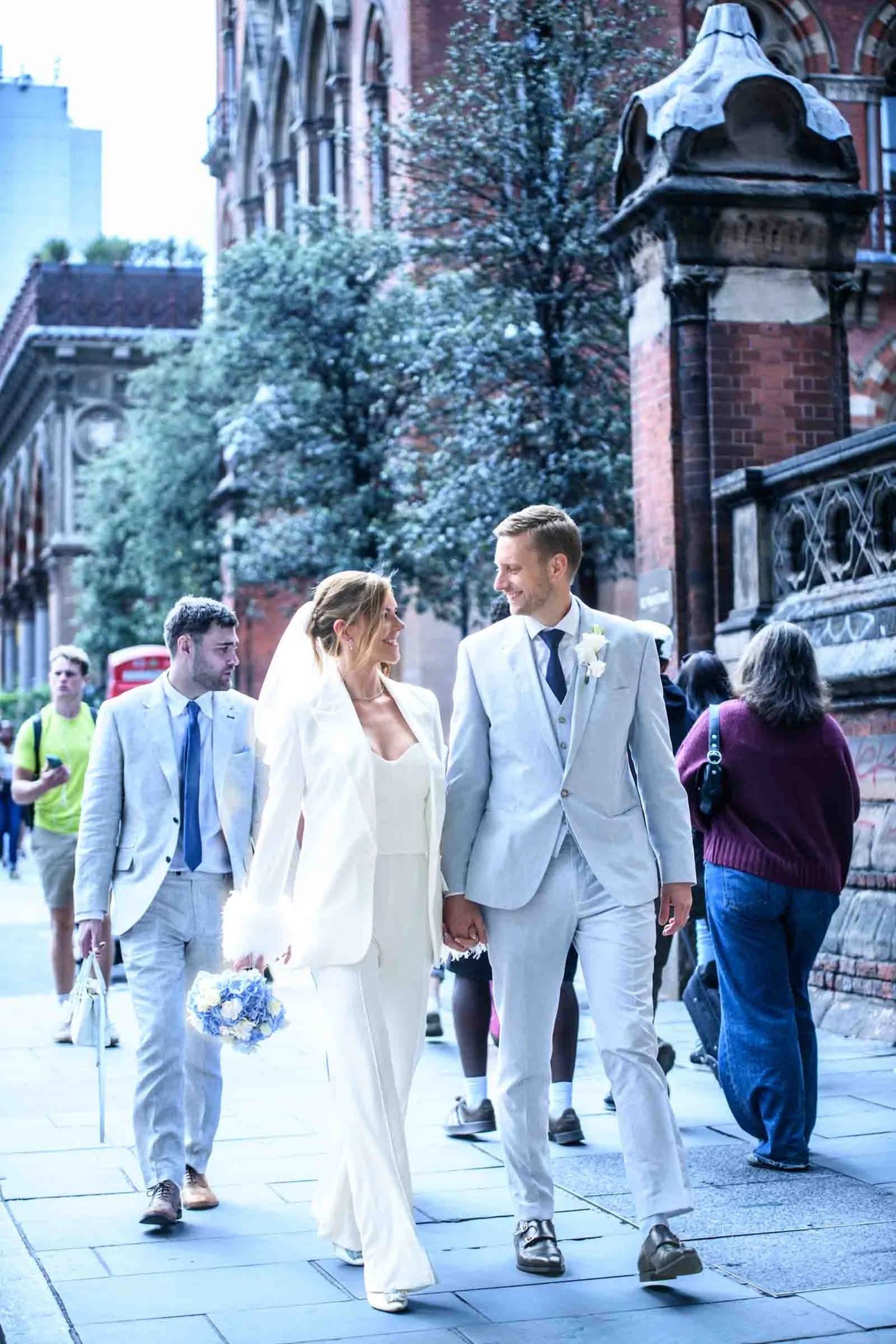 Newley-weds sharing a kiss after their wedding ceremony at Islington Town Hall