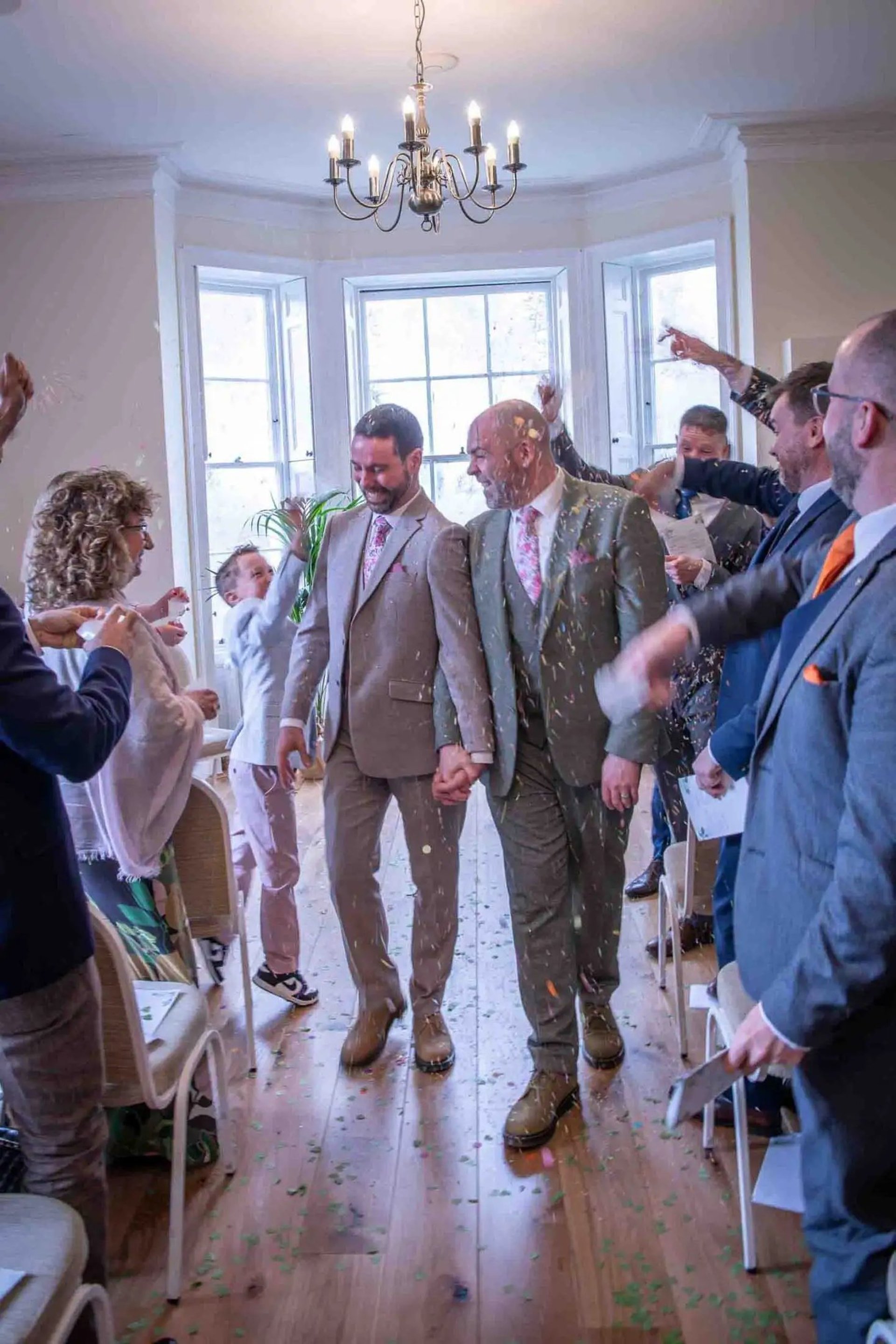 weddin gceremony confetti moment in Pembroke Lodge Richmond