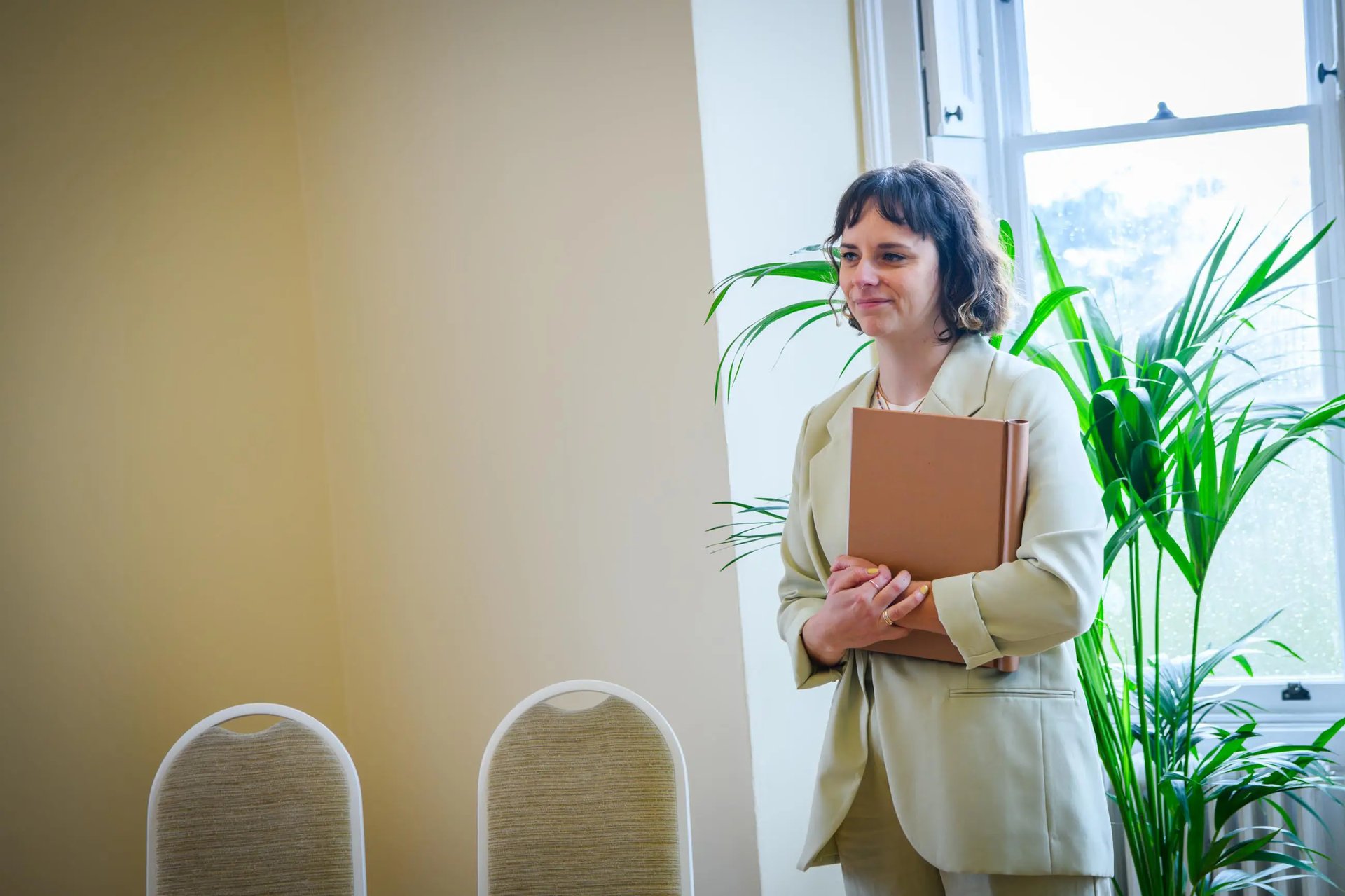 Hannah from Cherry & Fern holding a book before a wedding