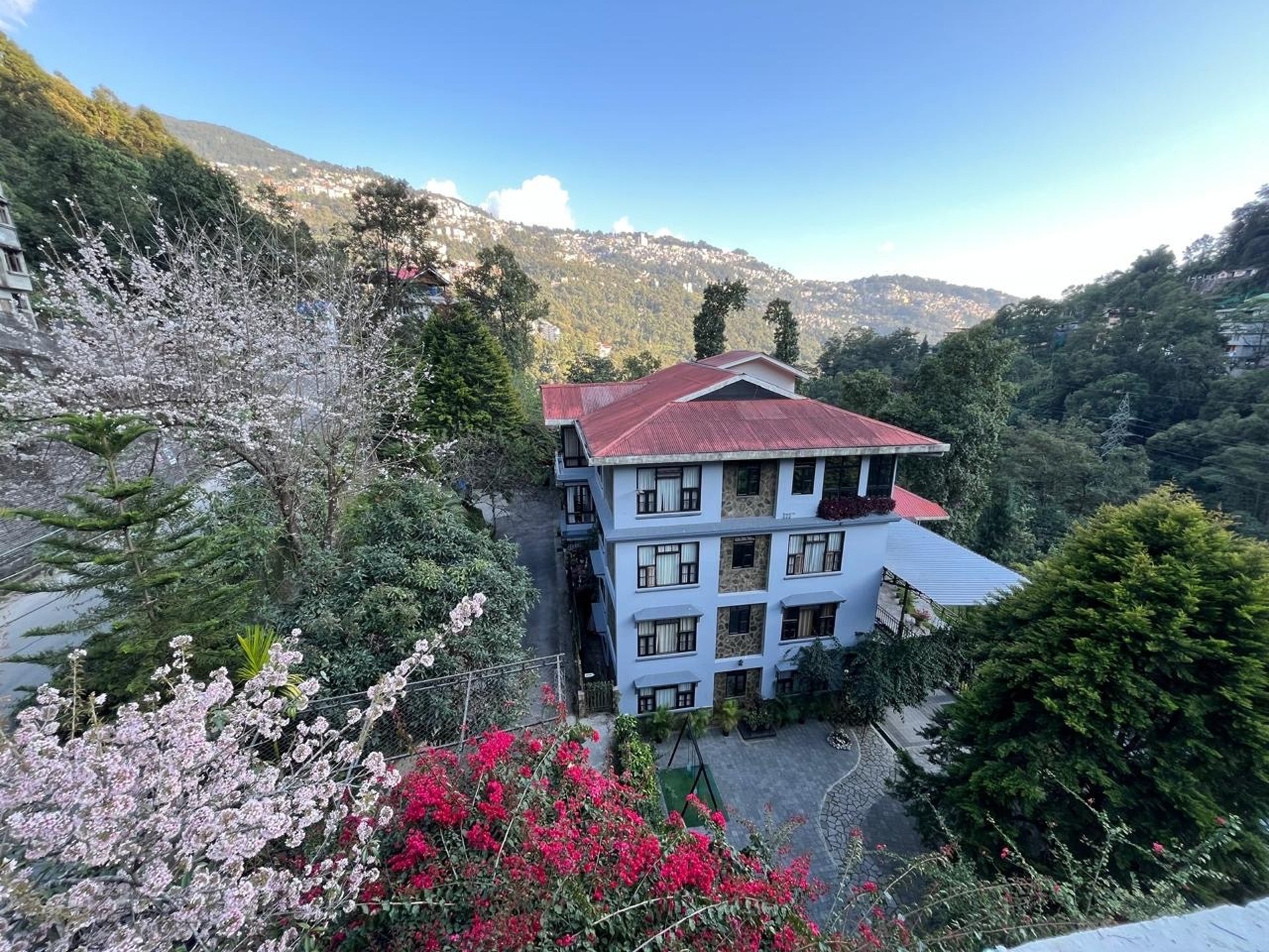 black and white bed linen