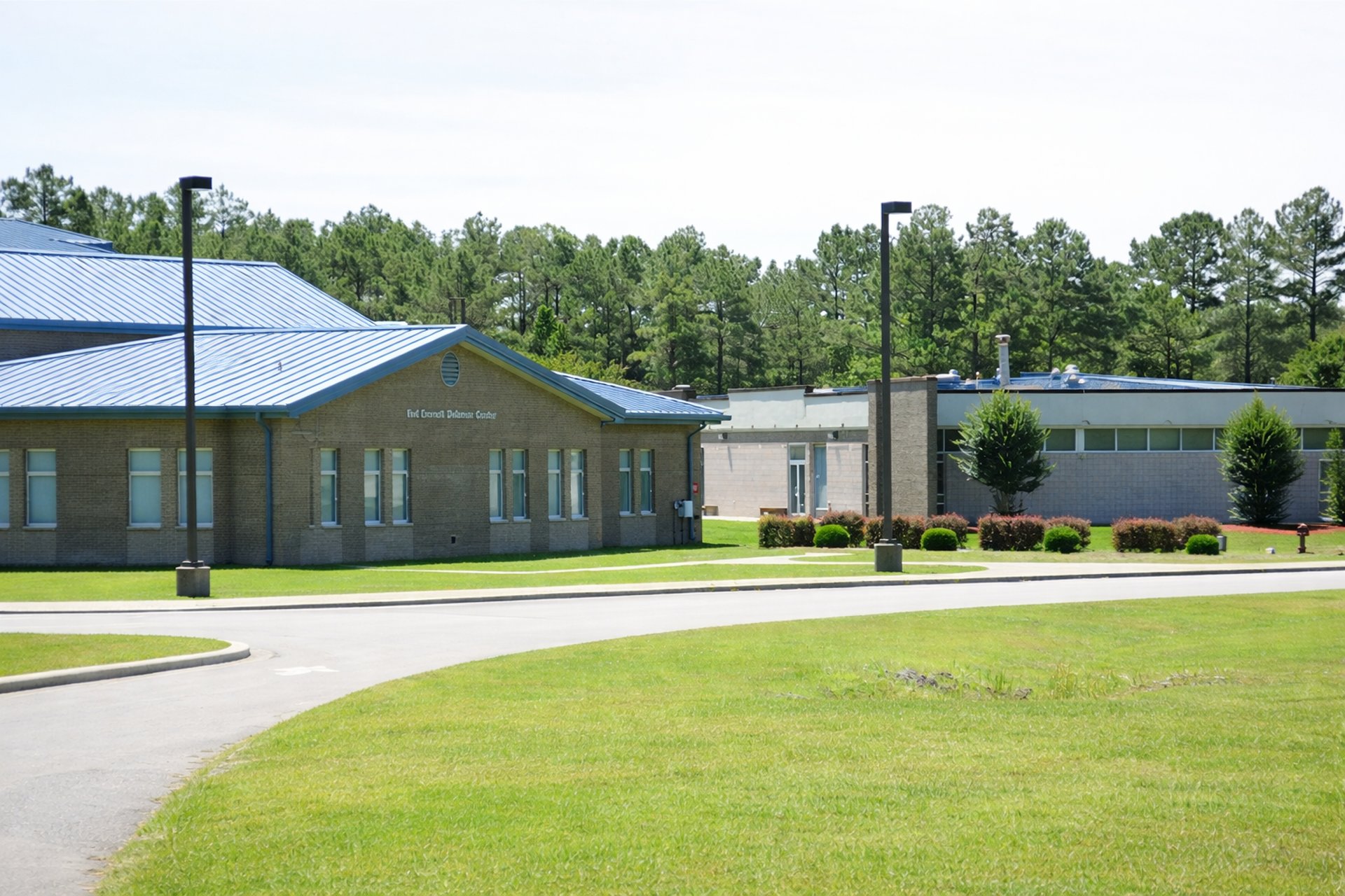 gray computer monitor