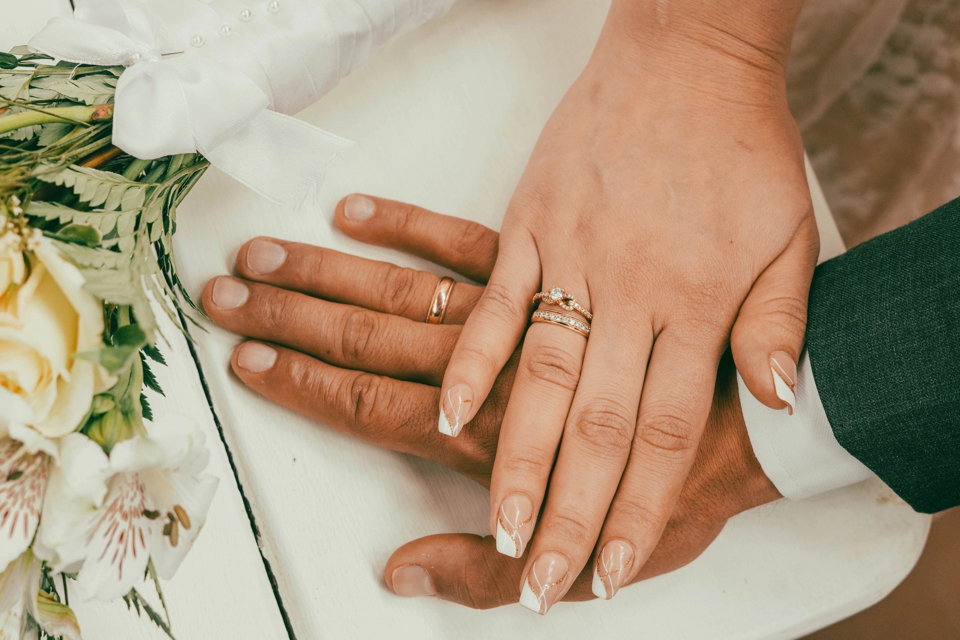 Fotografía editorial de novios en su boda en Bogotá — TheLens.