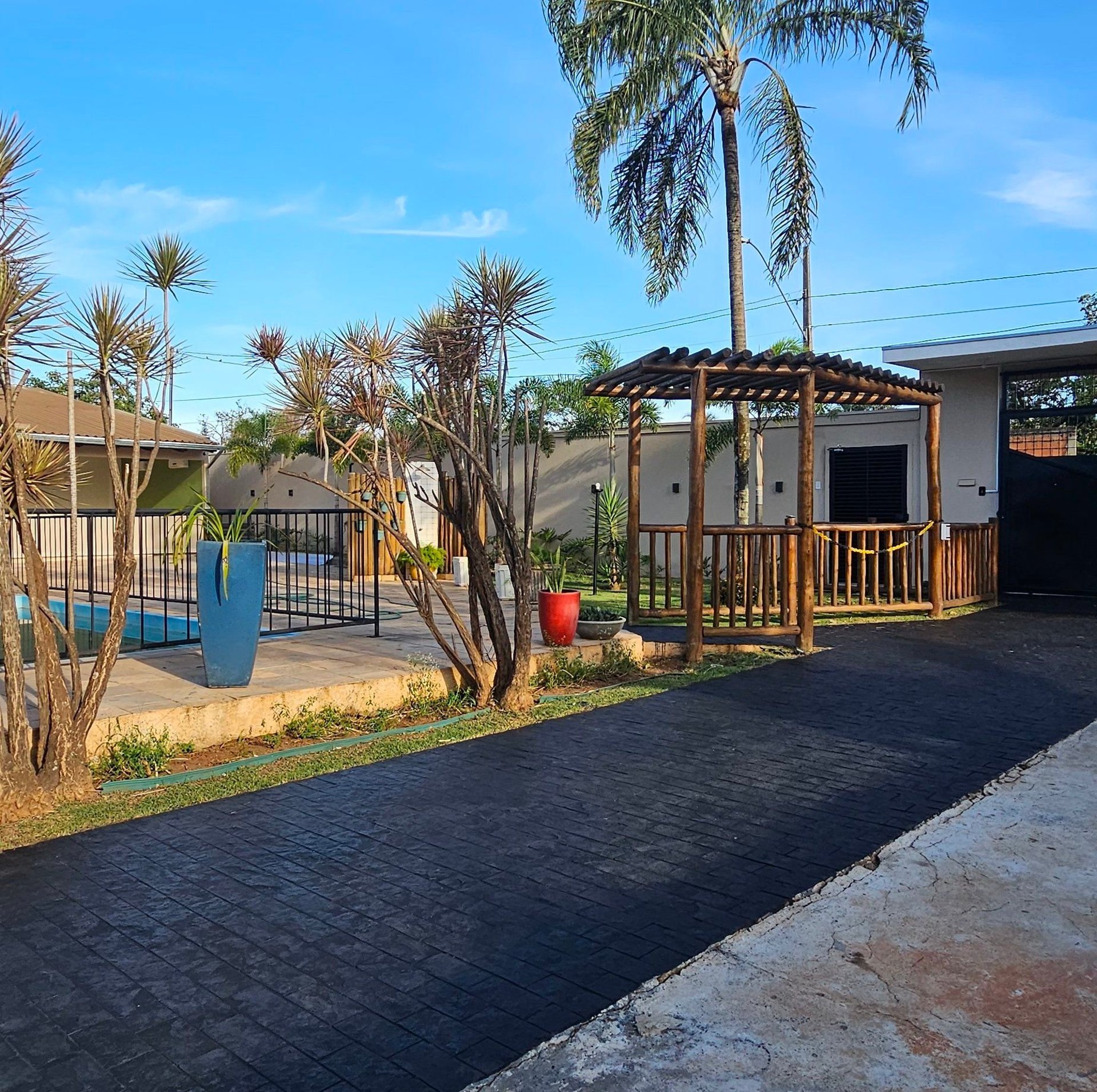black and white bed linen