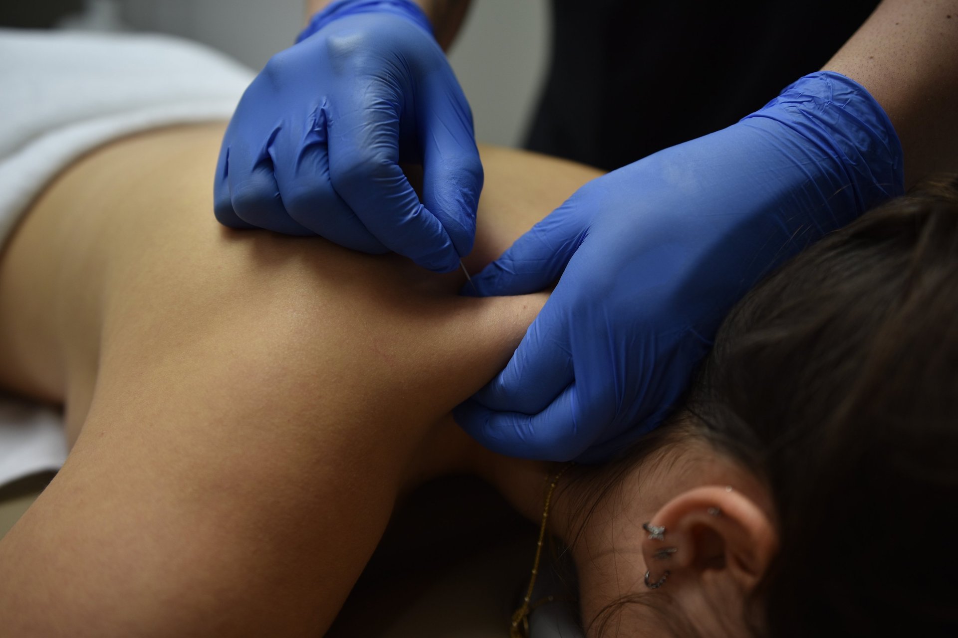 black and white bed linen