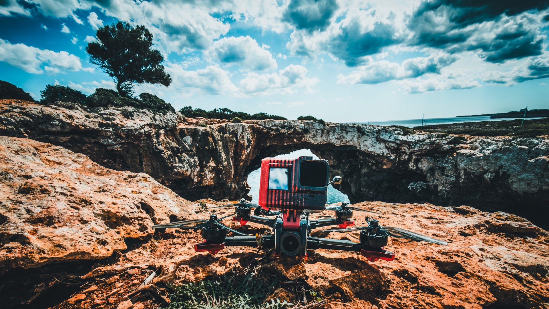 gray computer monitor