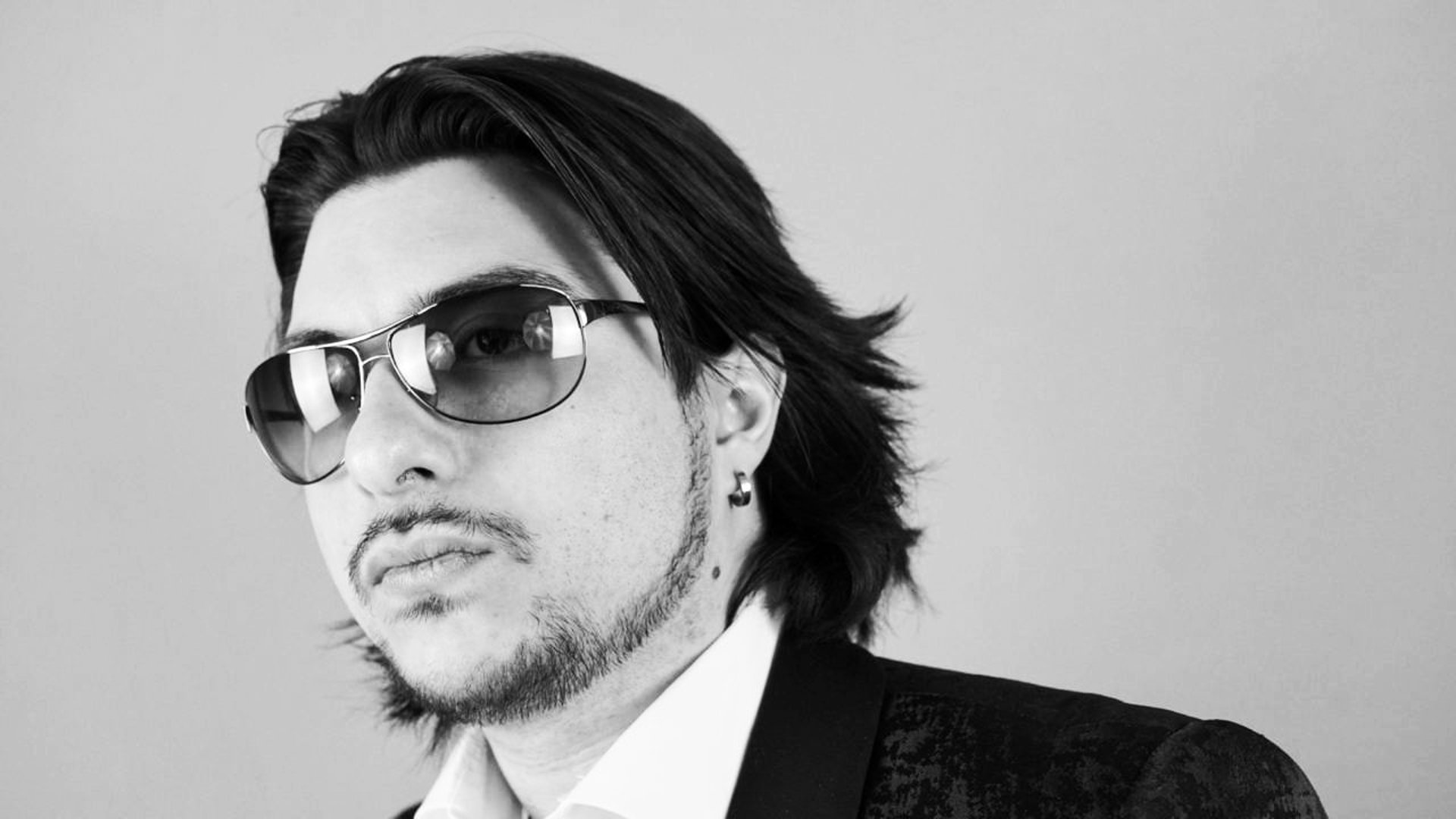 man playing electric guitar