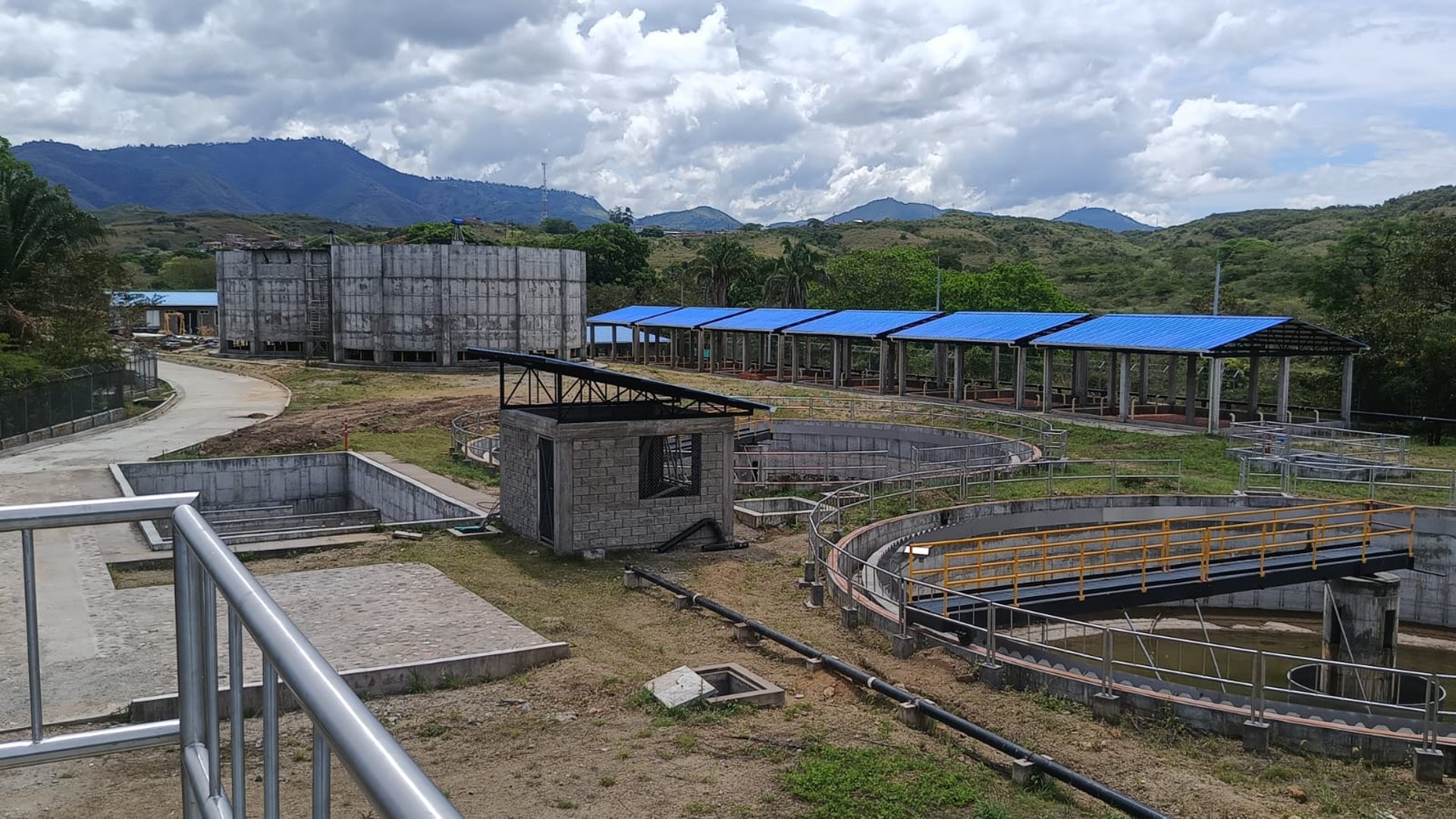 black and brown leather padded tub sofa