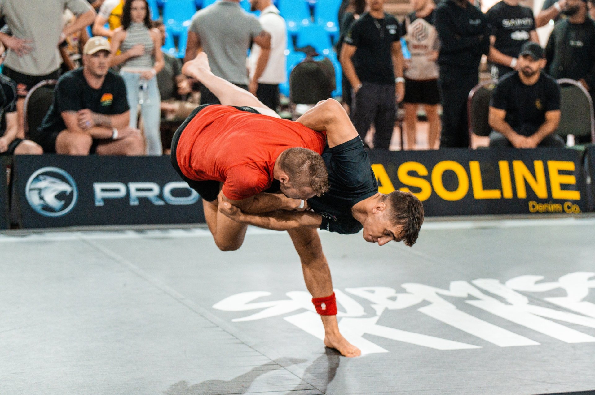 black and white bed linen