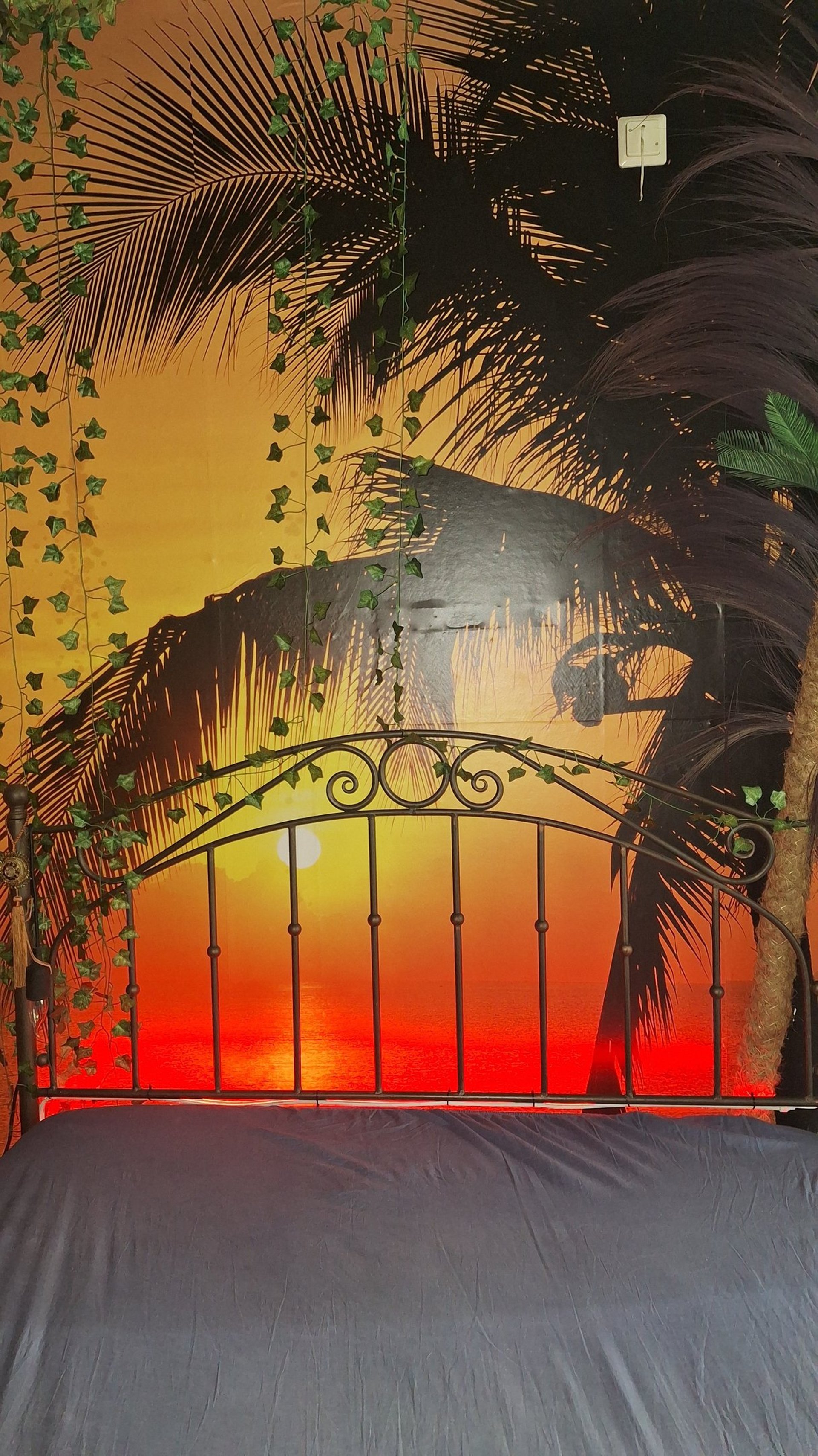 gray computer monitor