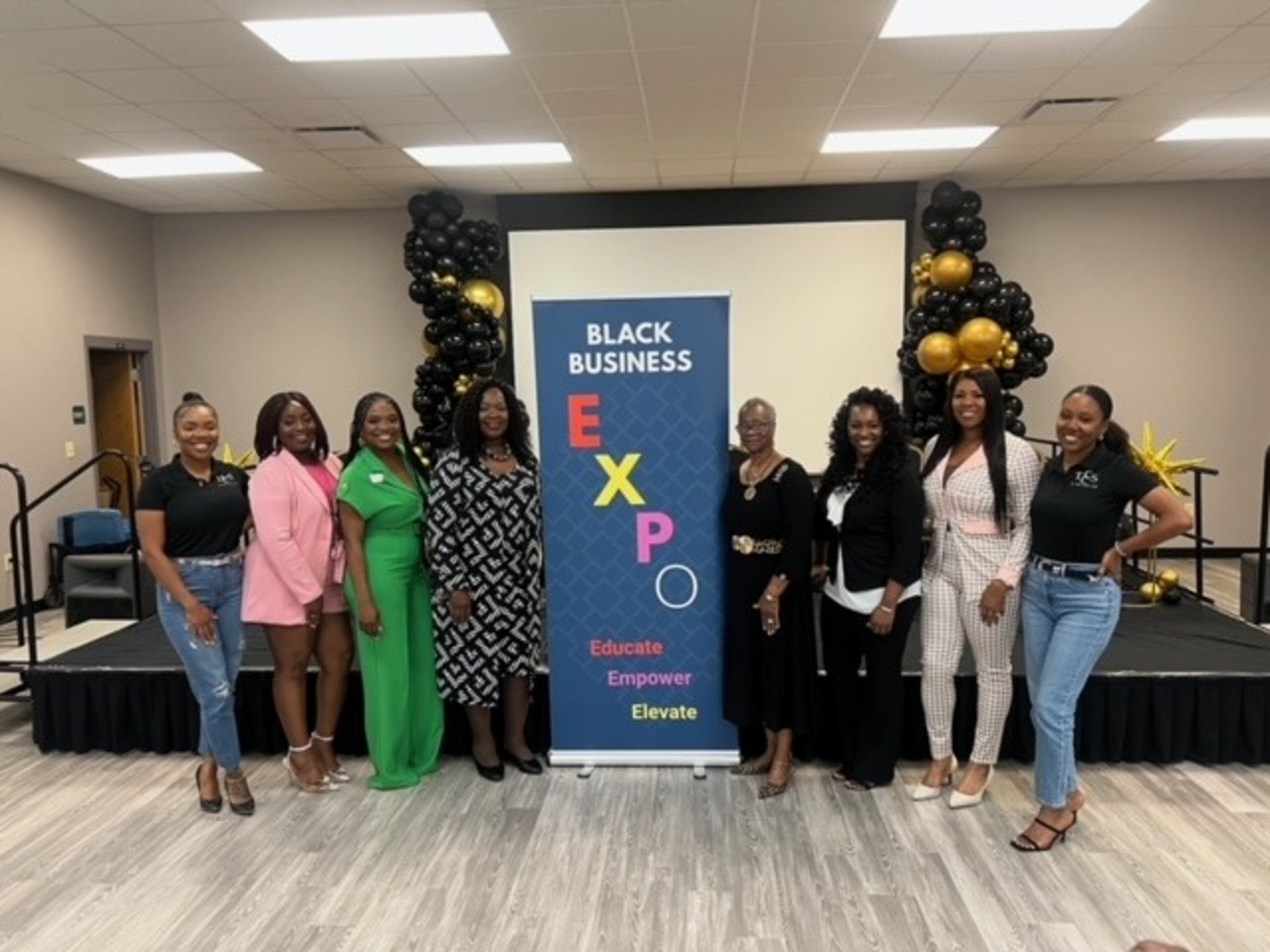 gray computer monitor