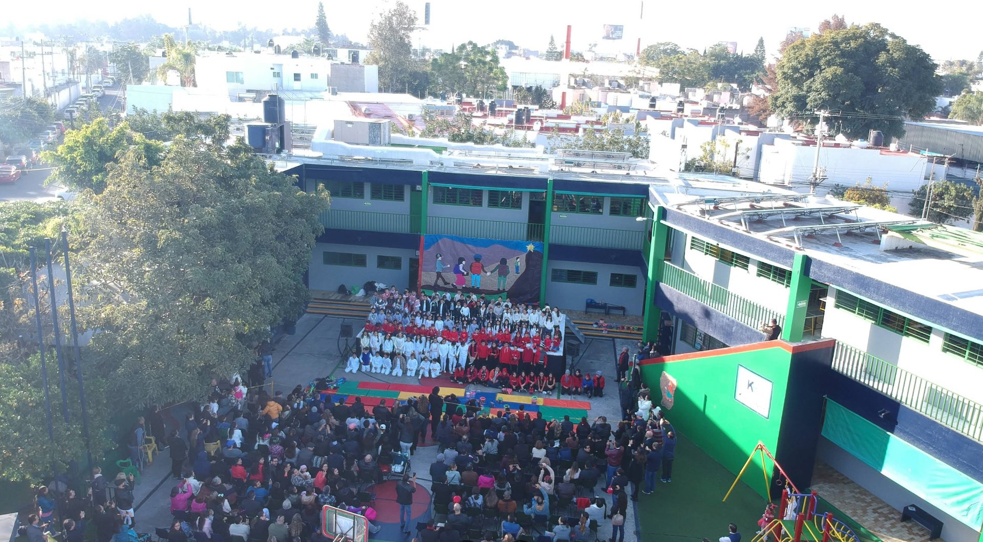 gray computer monitor