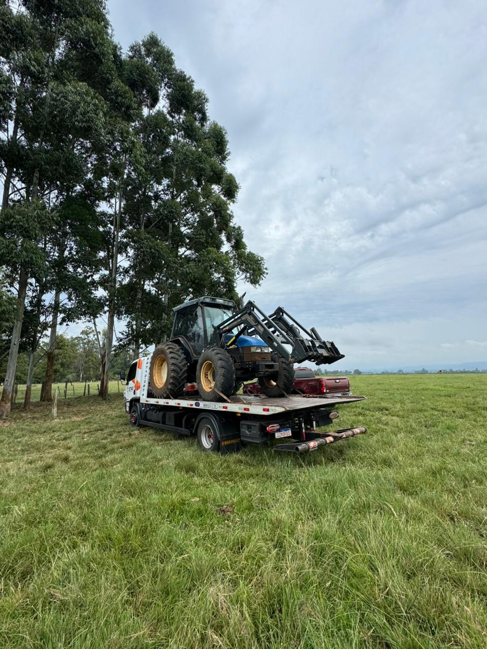 gray computer monitor