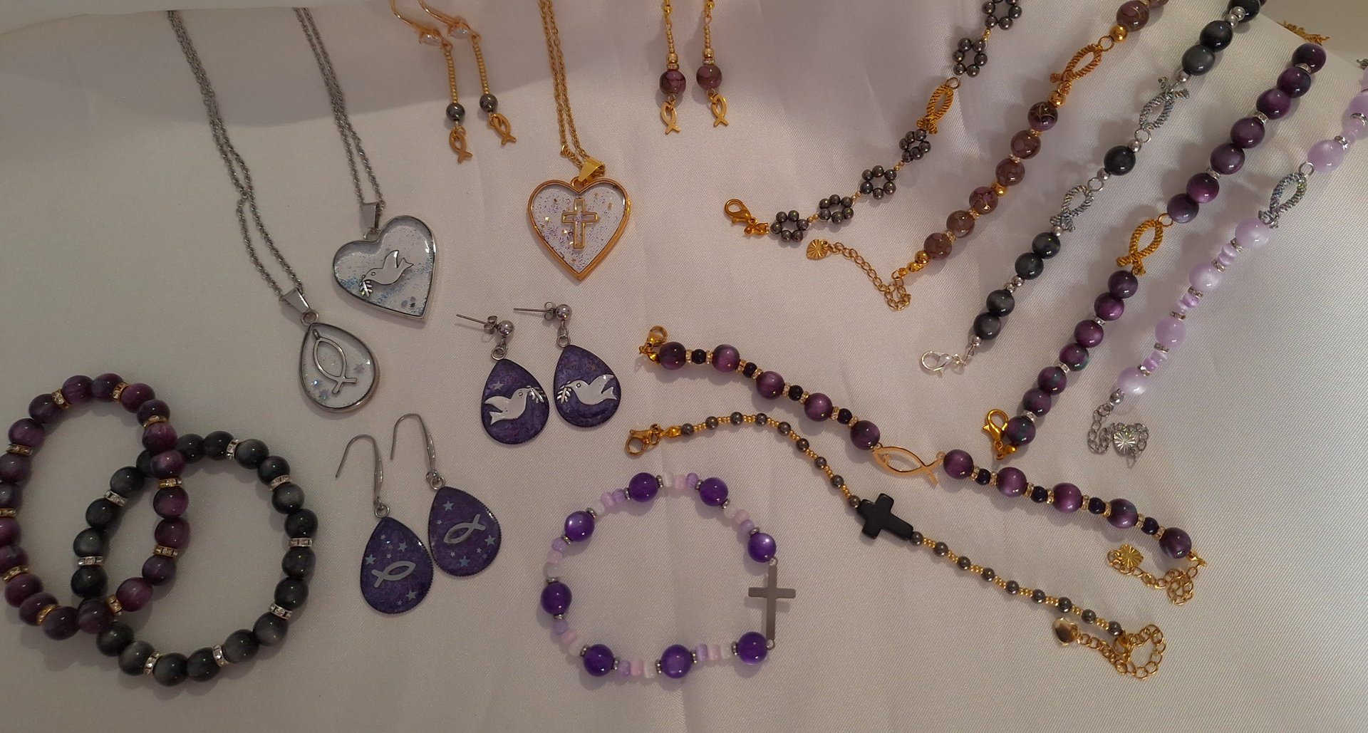 black and white bed linen