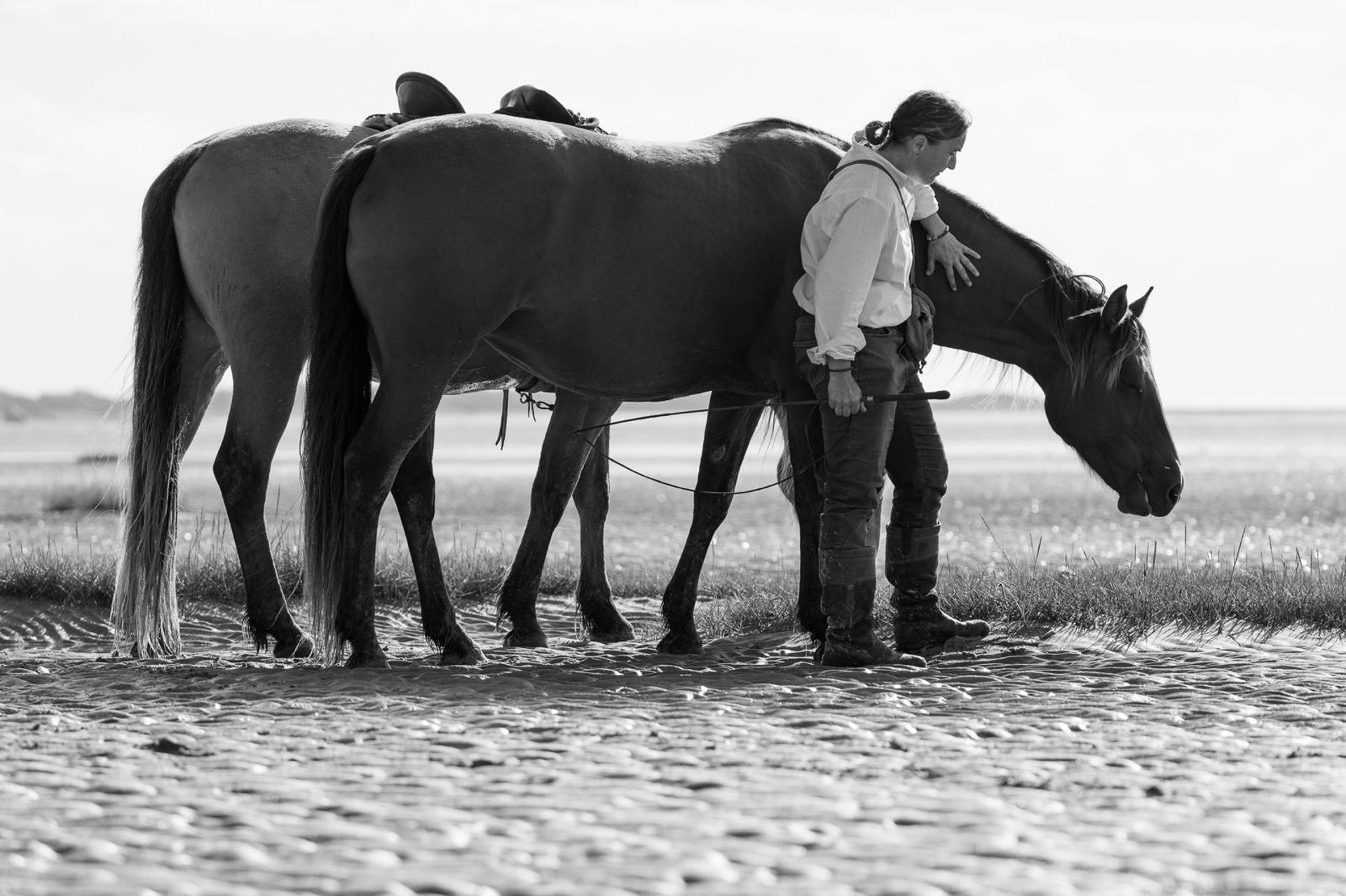 black and white bed linen
