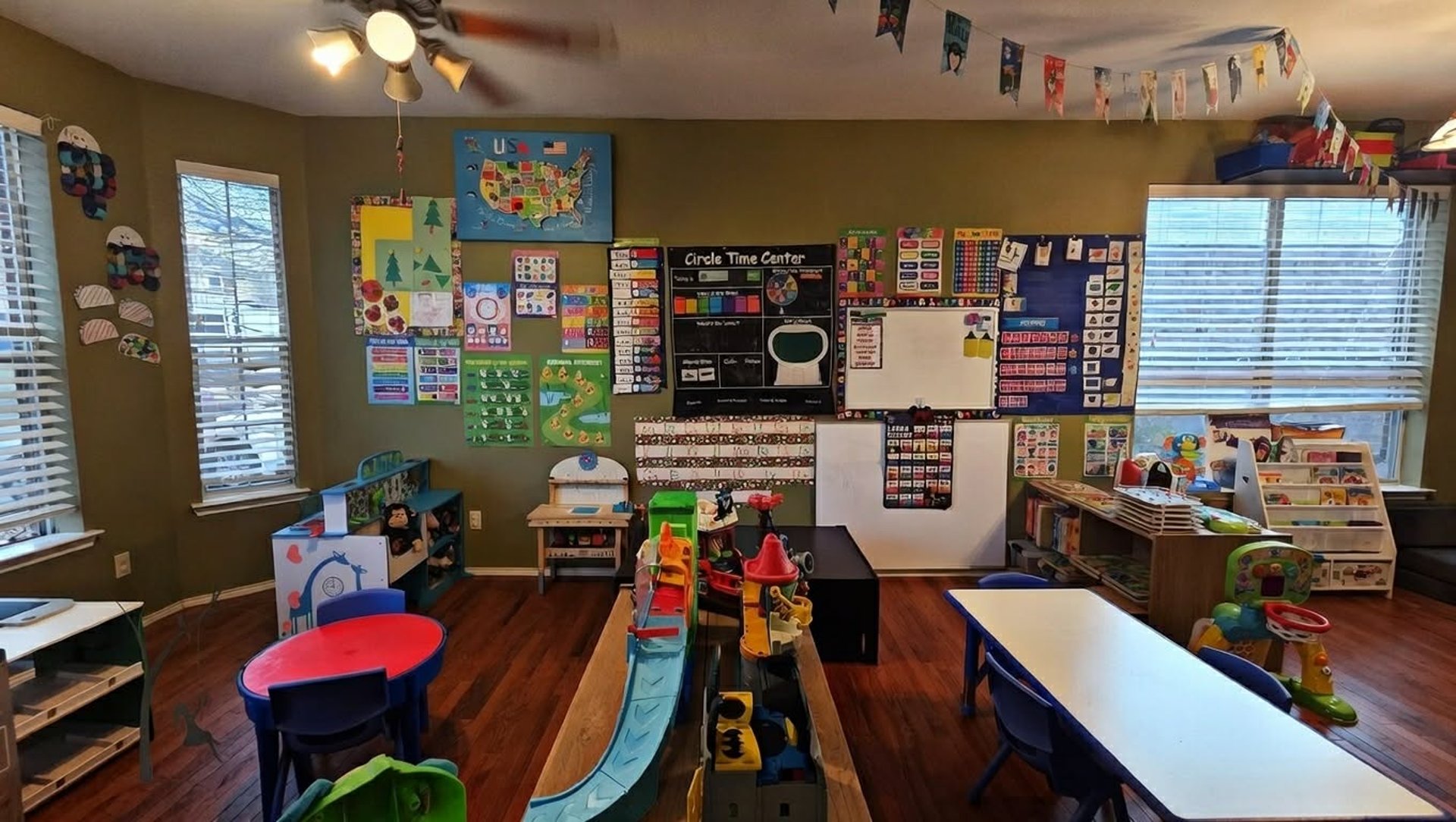 gray computer monitor