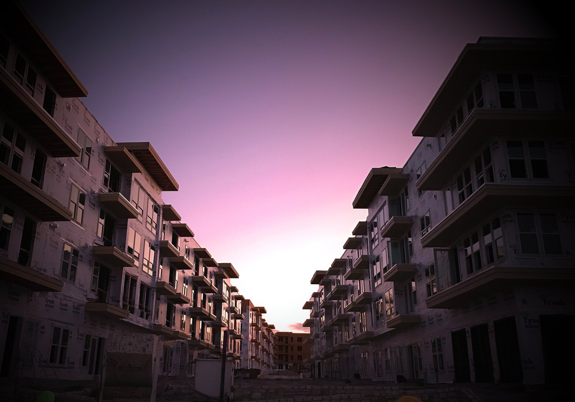 black and white bed linen
