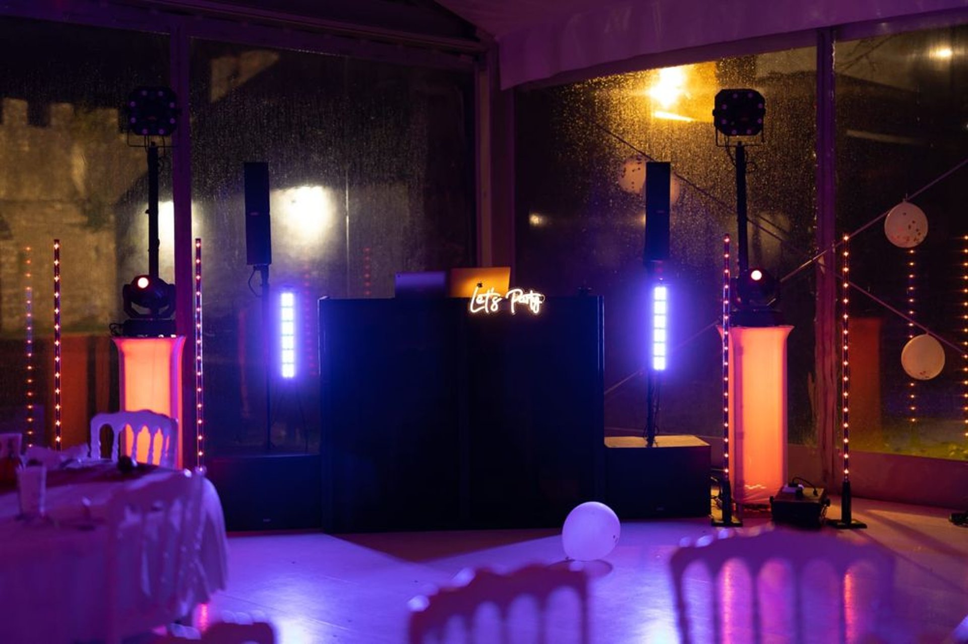 gray computer monitor