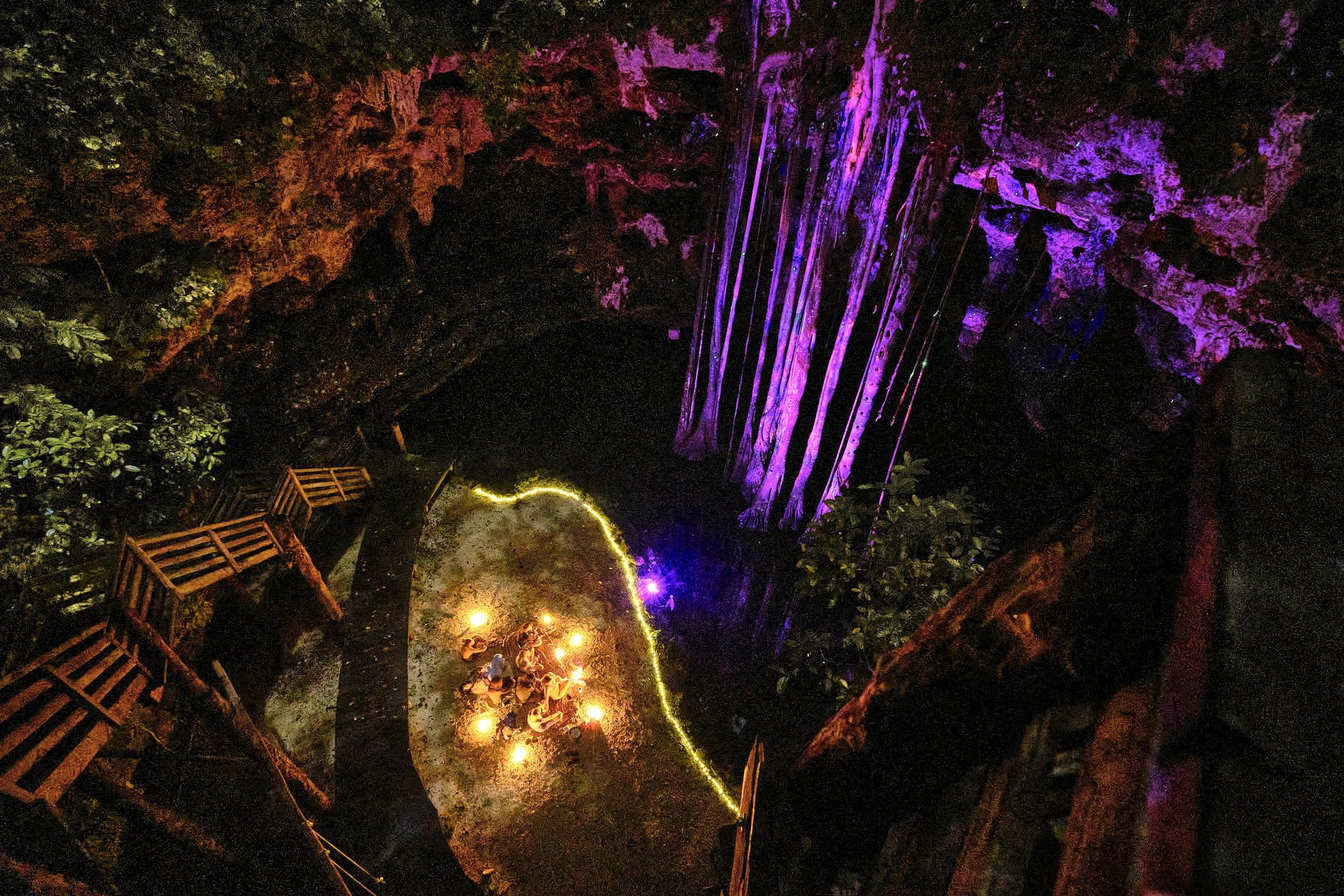 gray computer monitor