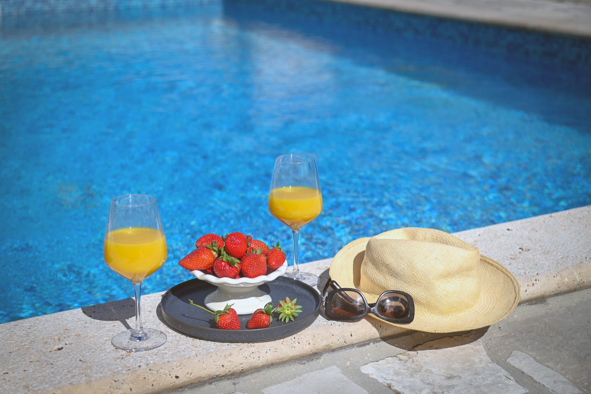 black and white bed linen