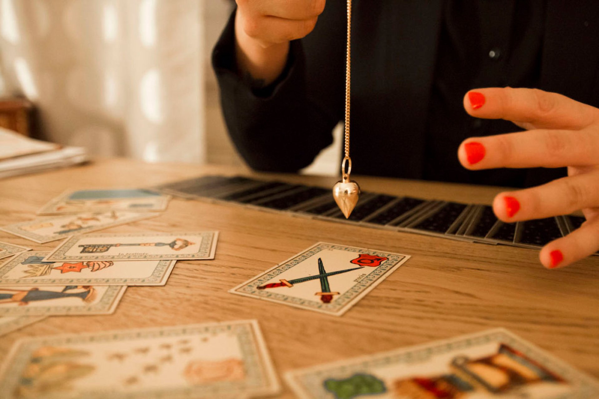 black and white bed linen