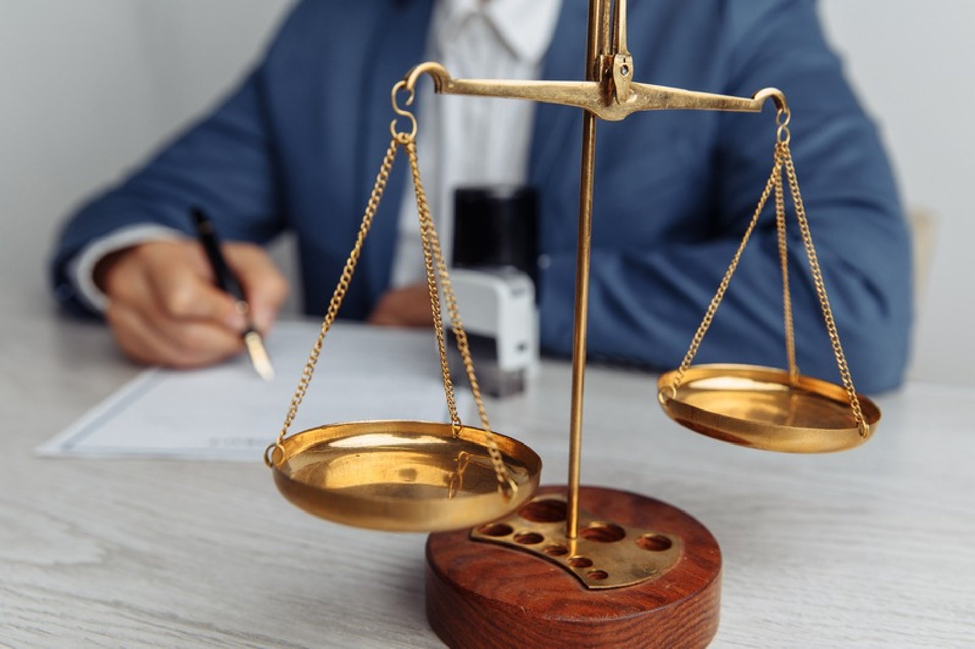 gray computer monitor