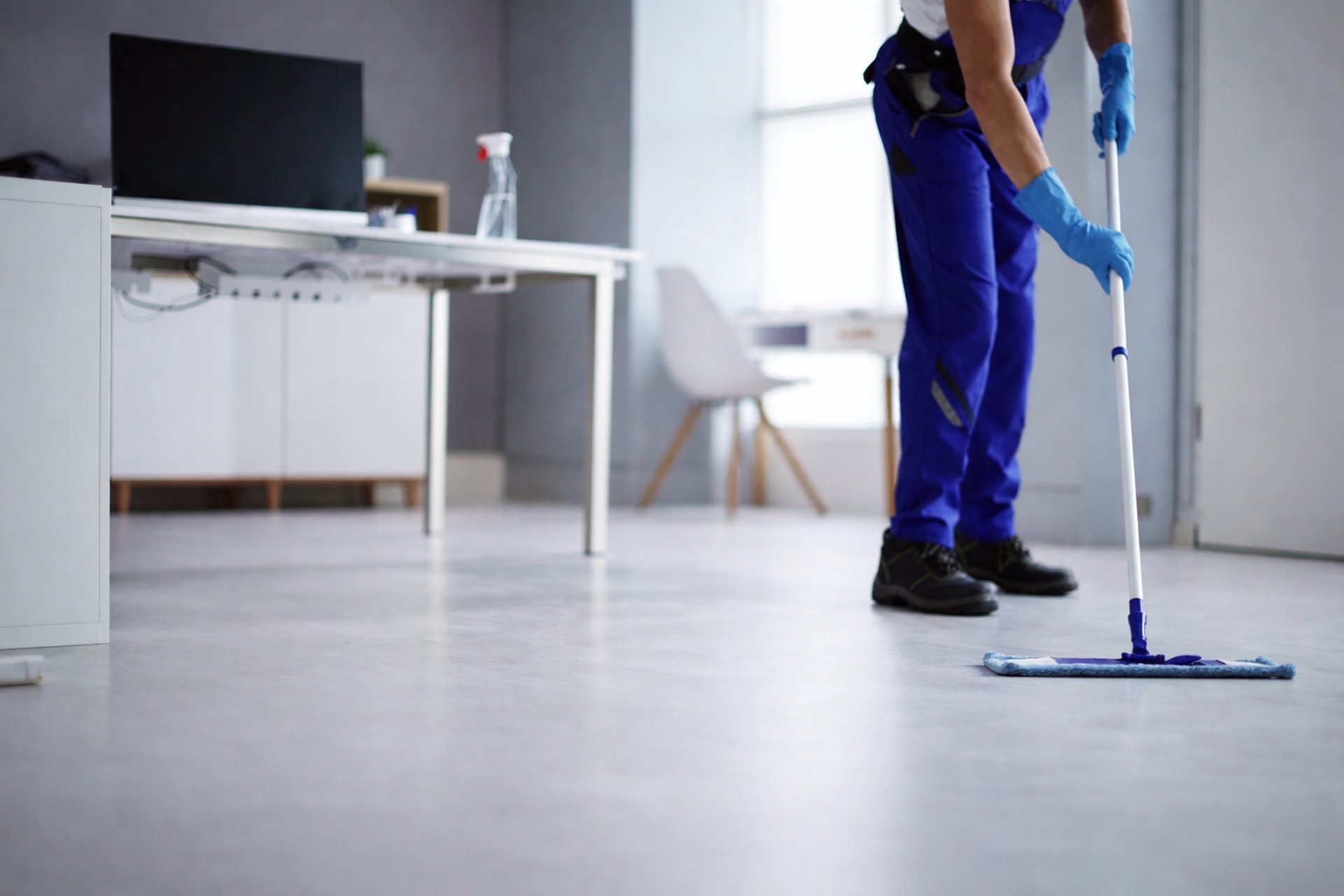 gray computer monitor