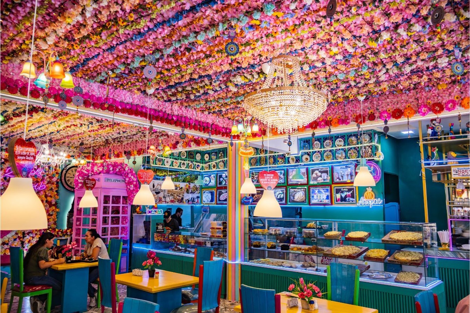 black and white bed linen