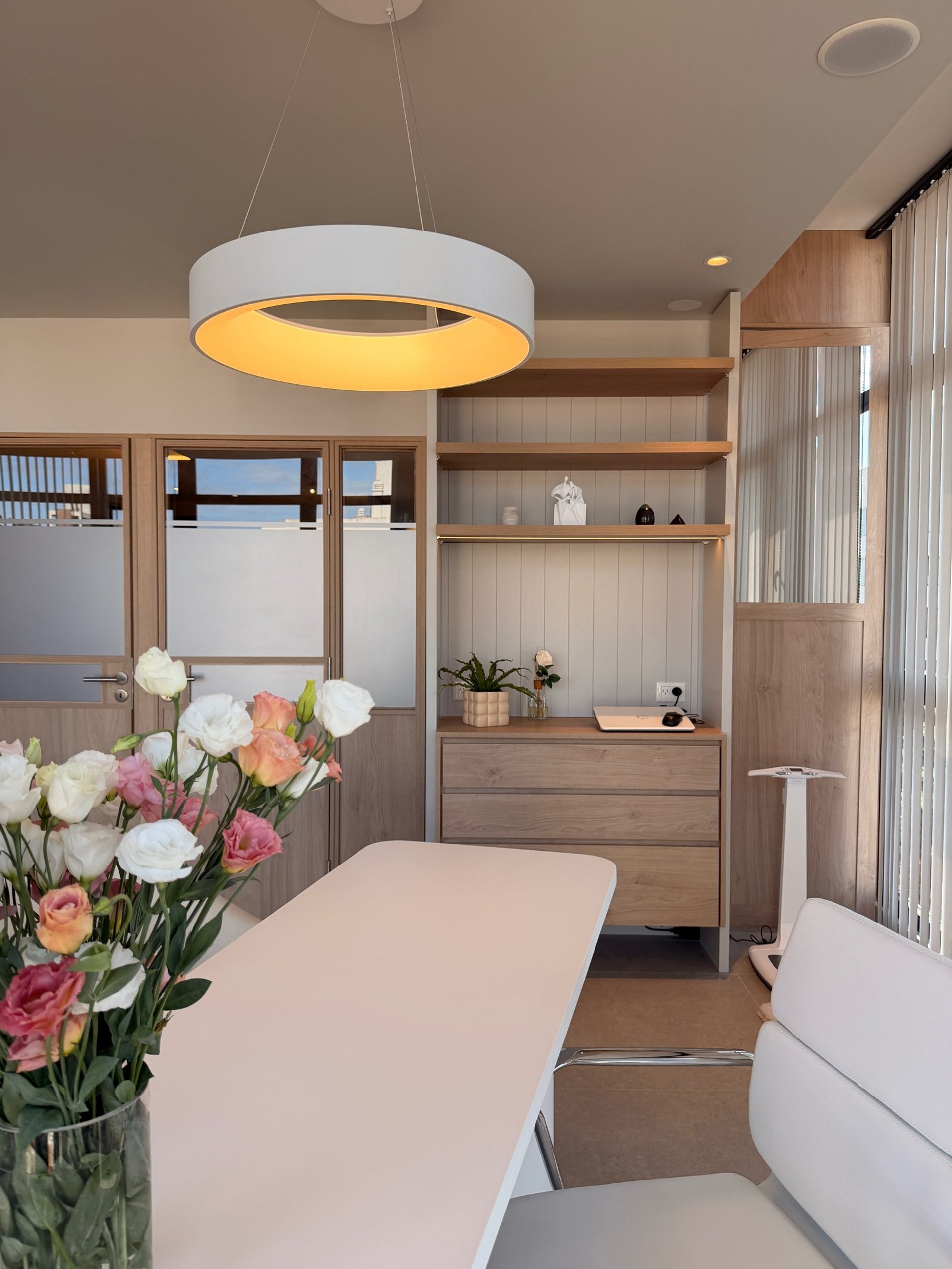 black and white bed linen