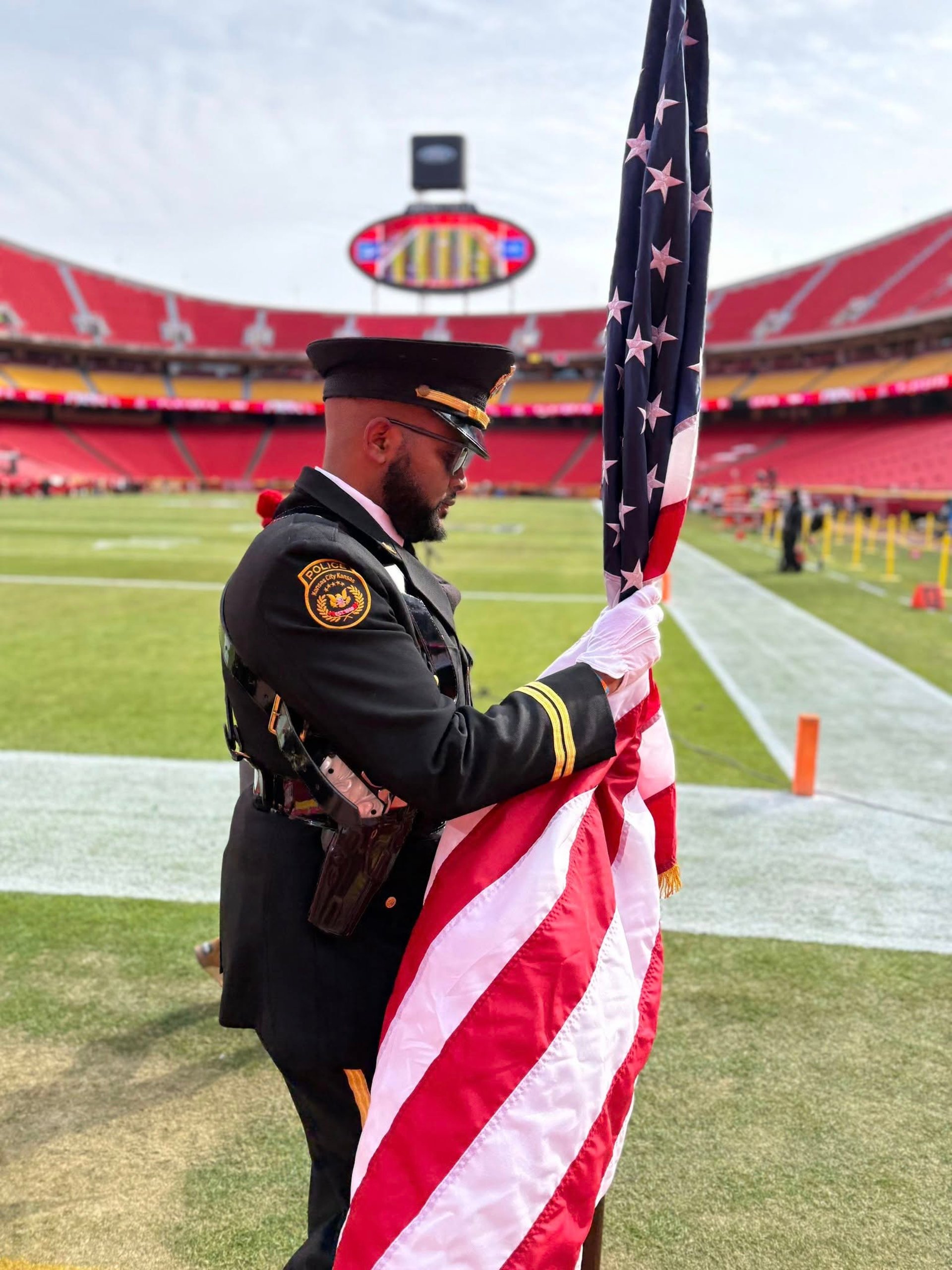 gray computer monitor