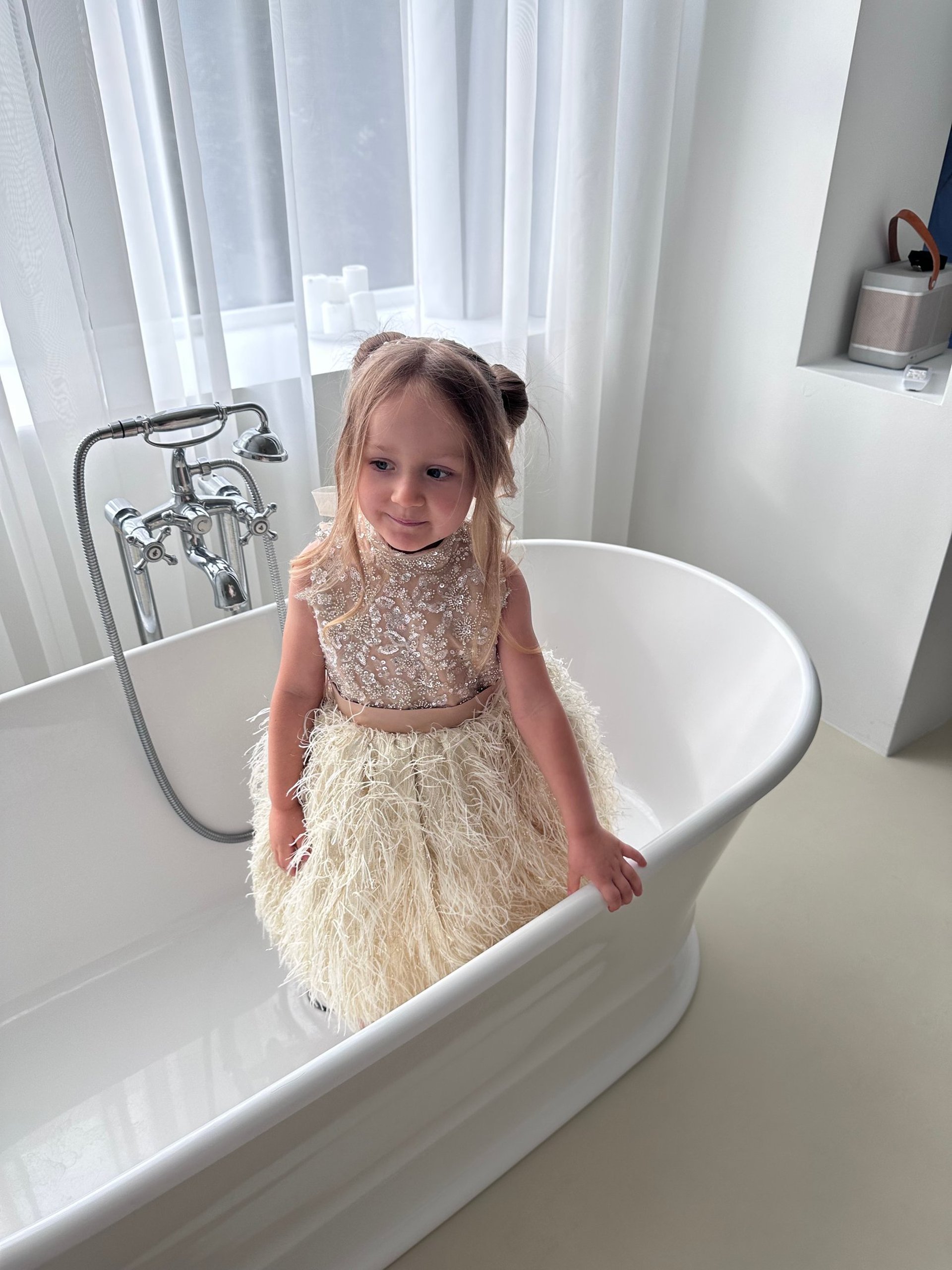 black and white bed linen