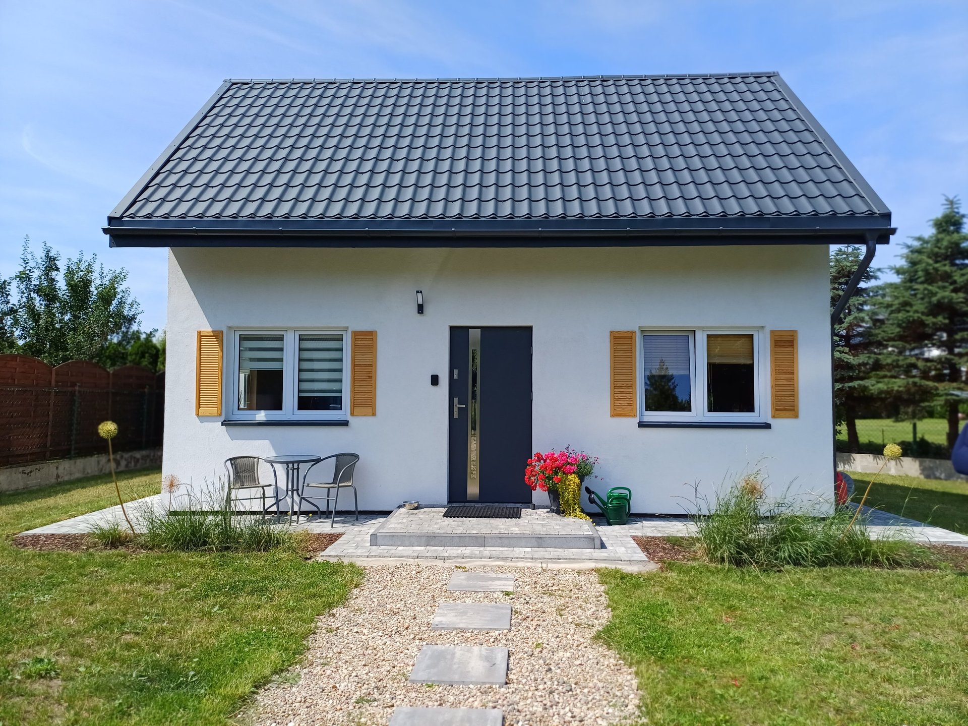 black and white bed linen