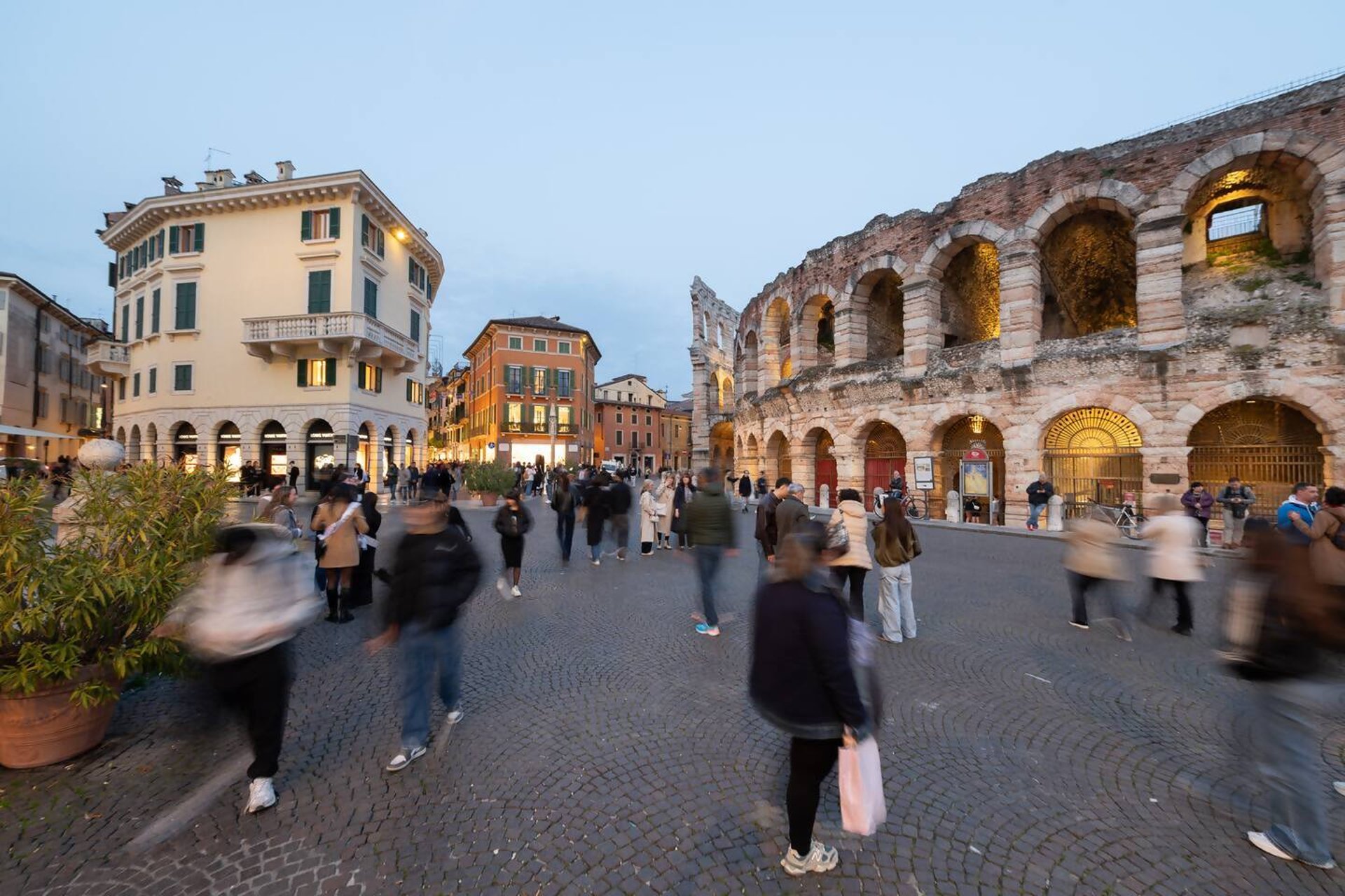 gray computer monitor