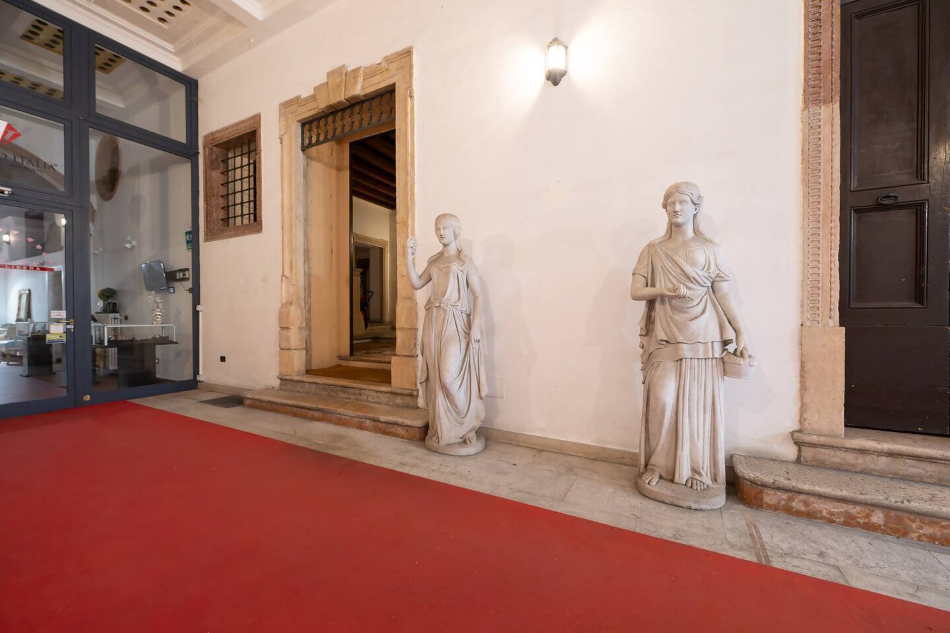 black and white bed linen