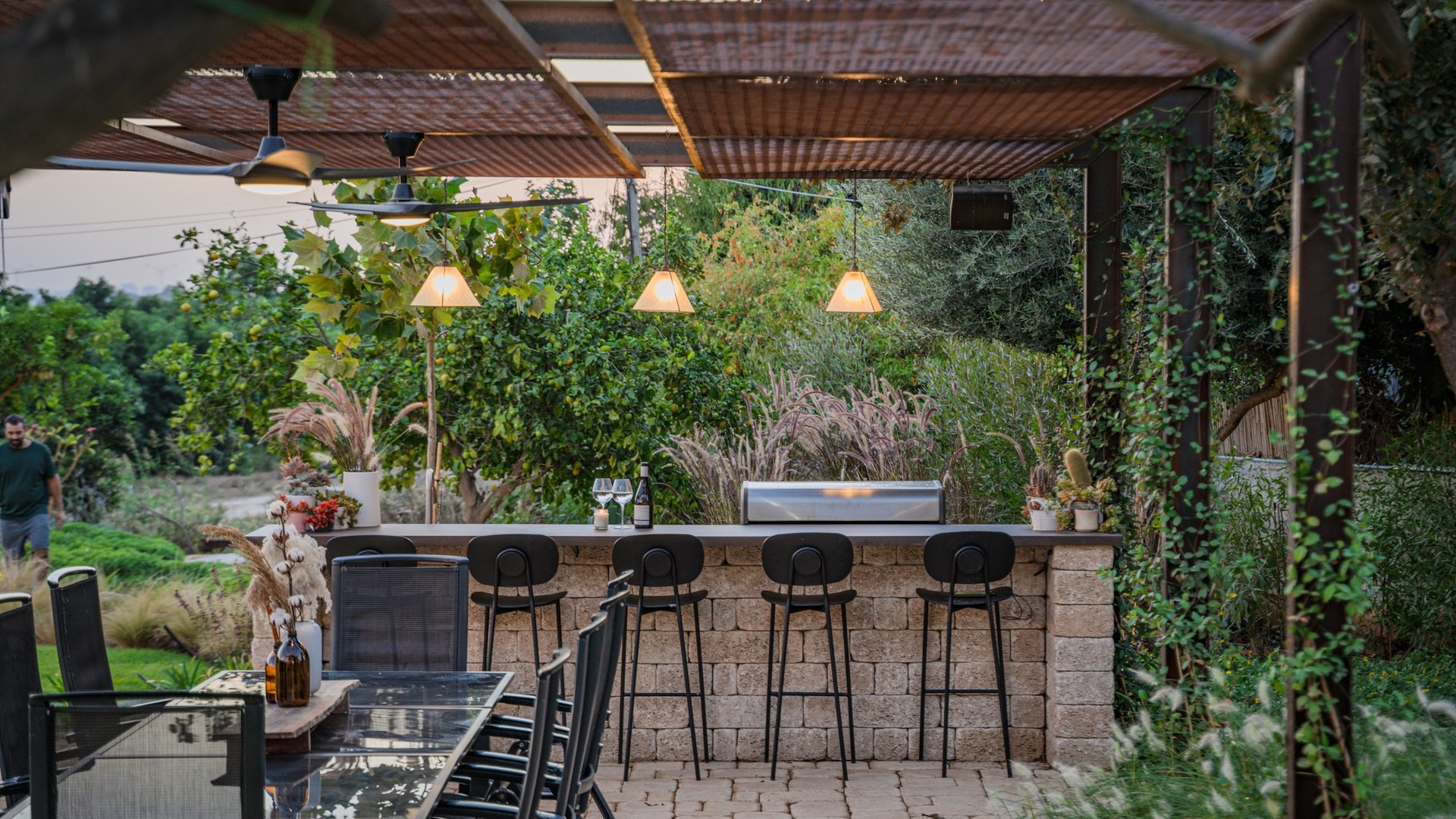 black and white bed linen