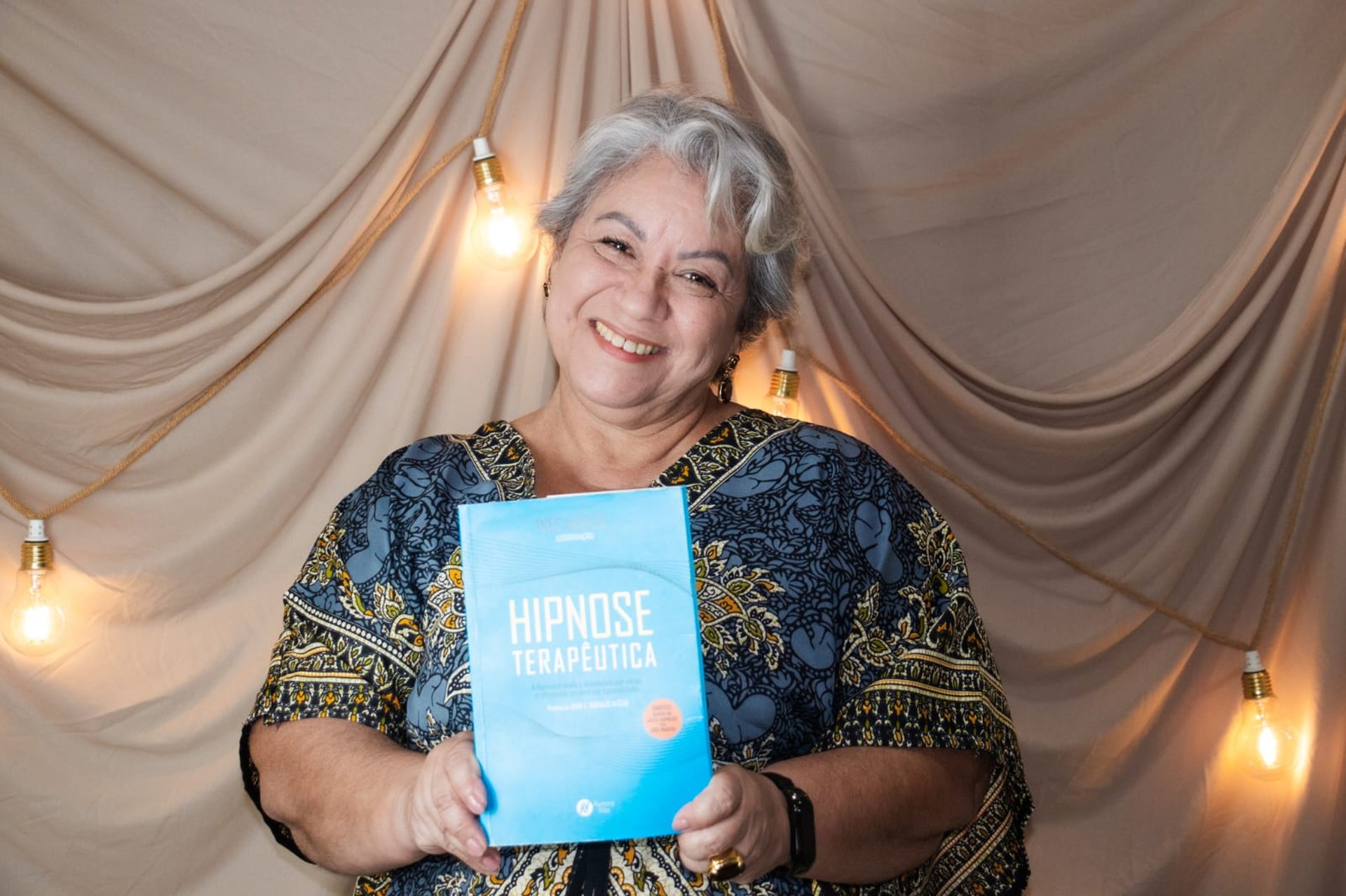 woman wearing gray long-sleeved shirt facing the sea