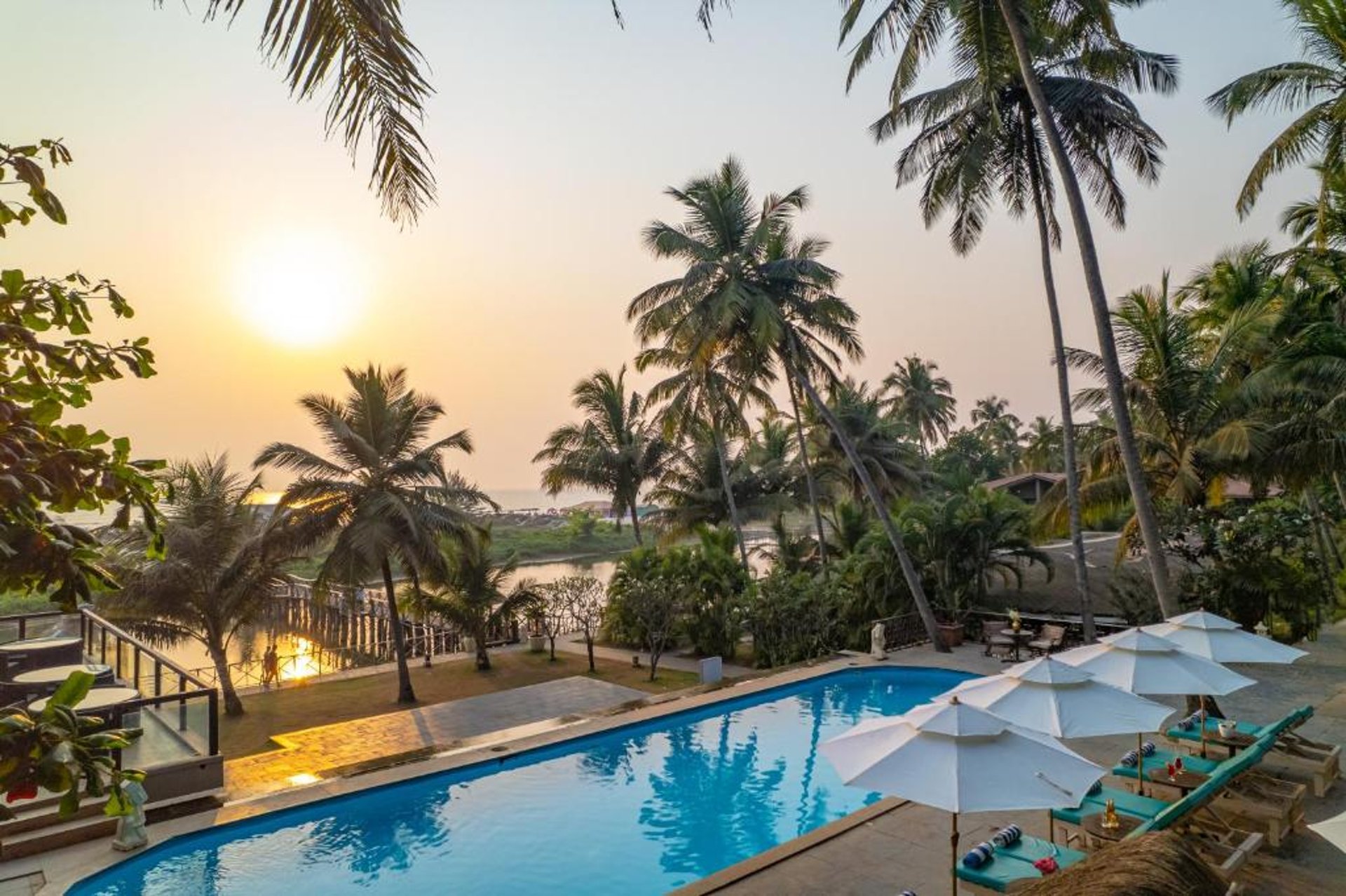 black and white bed linen