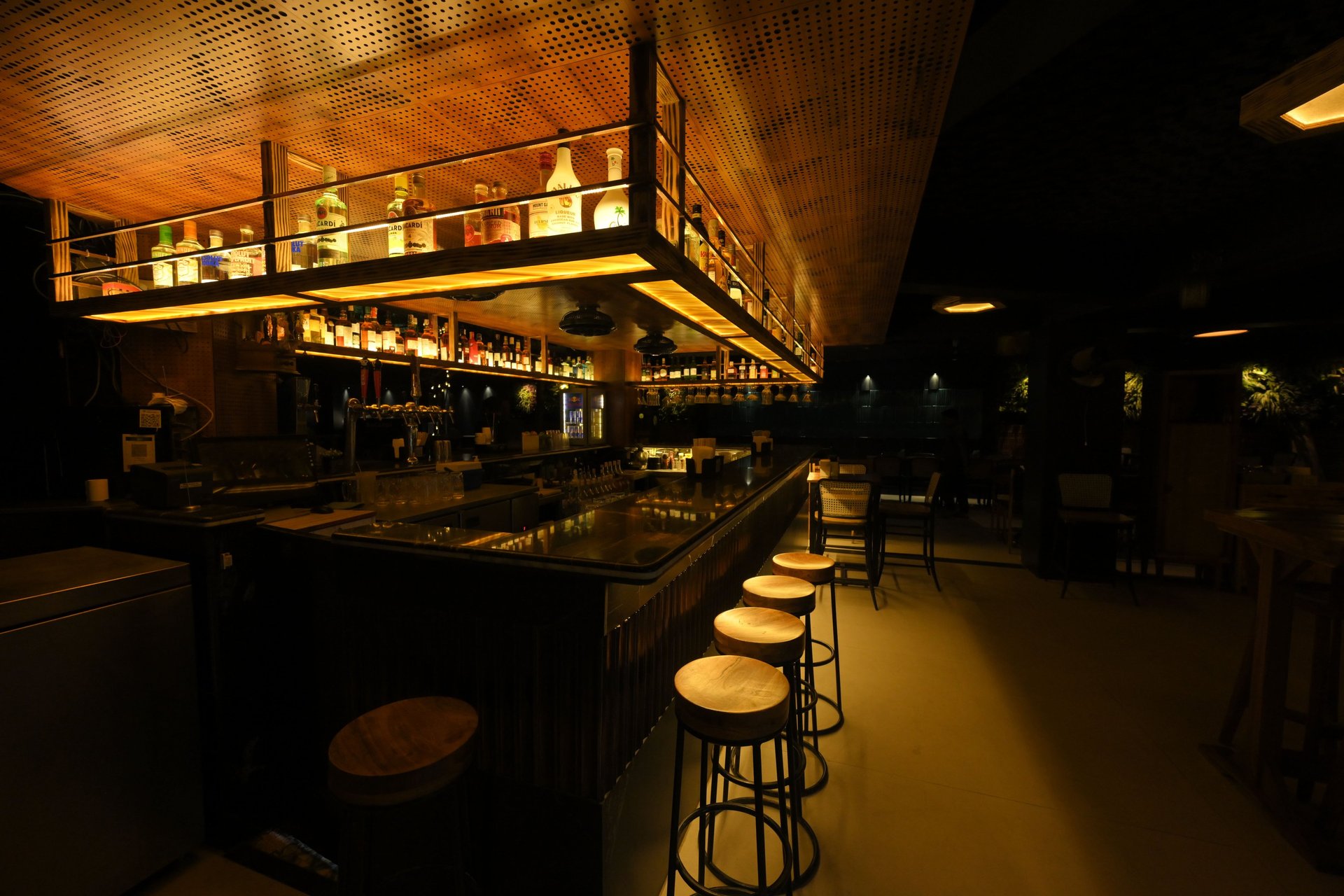 black and white bed linen