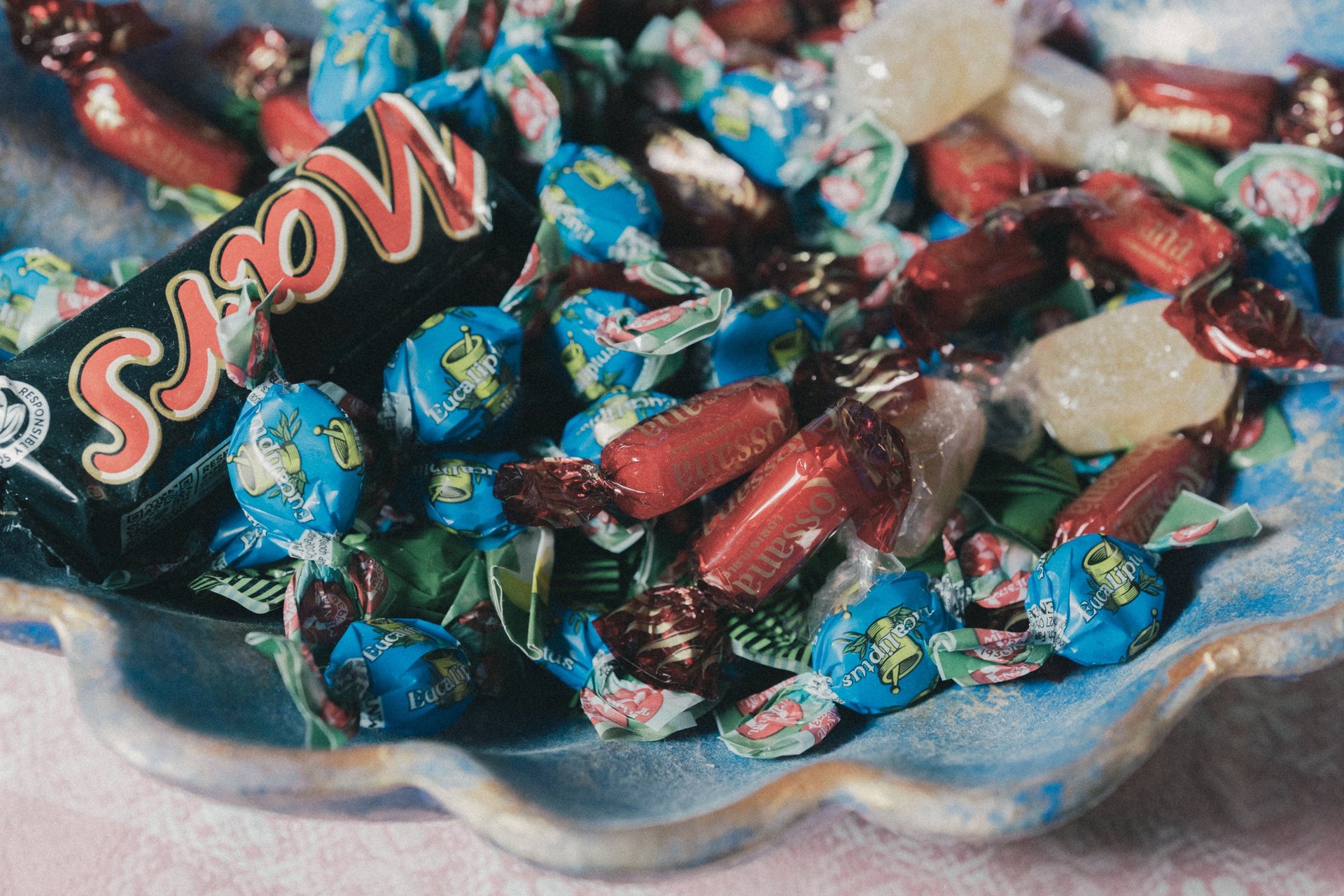 gray computer monitor