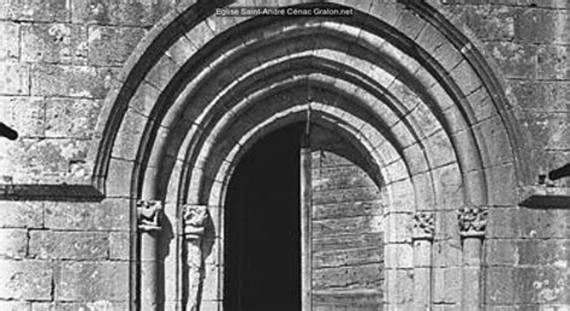 gray computer monitor