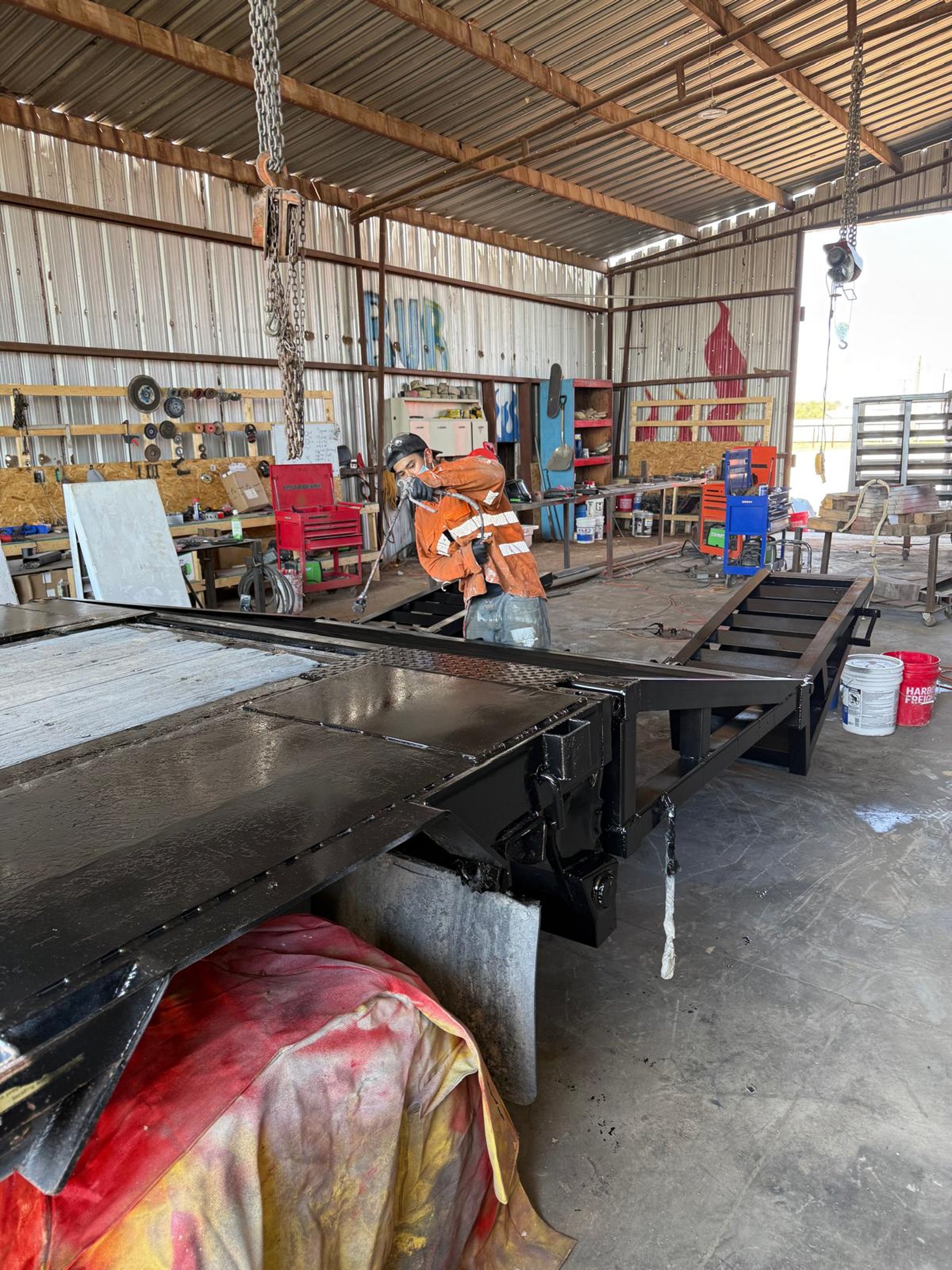 gray computer monitor