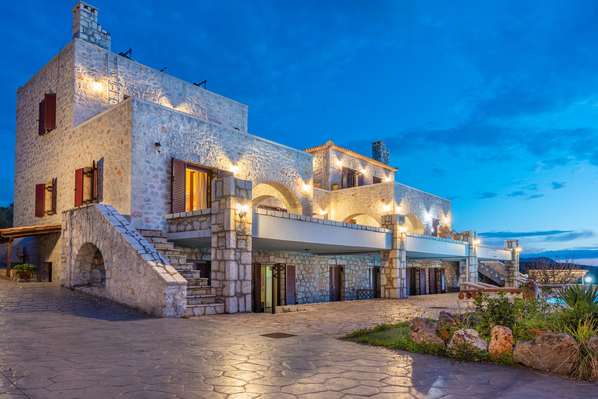 black and white bed linen