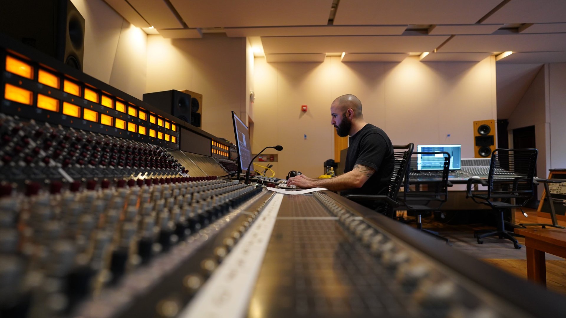 black and white bed linen