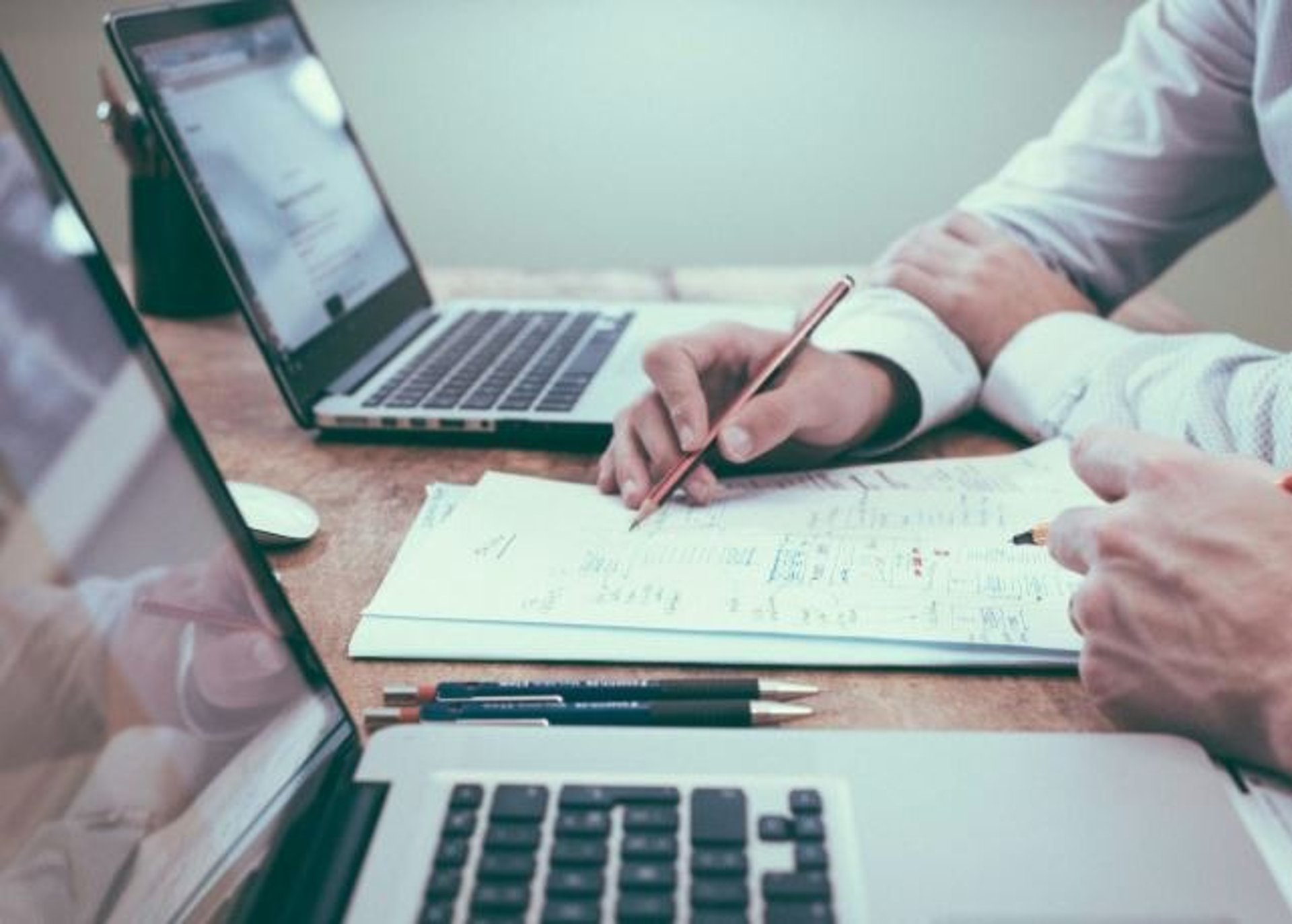 black and white bed linen